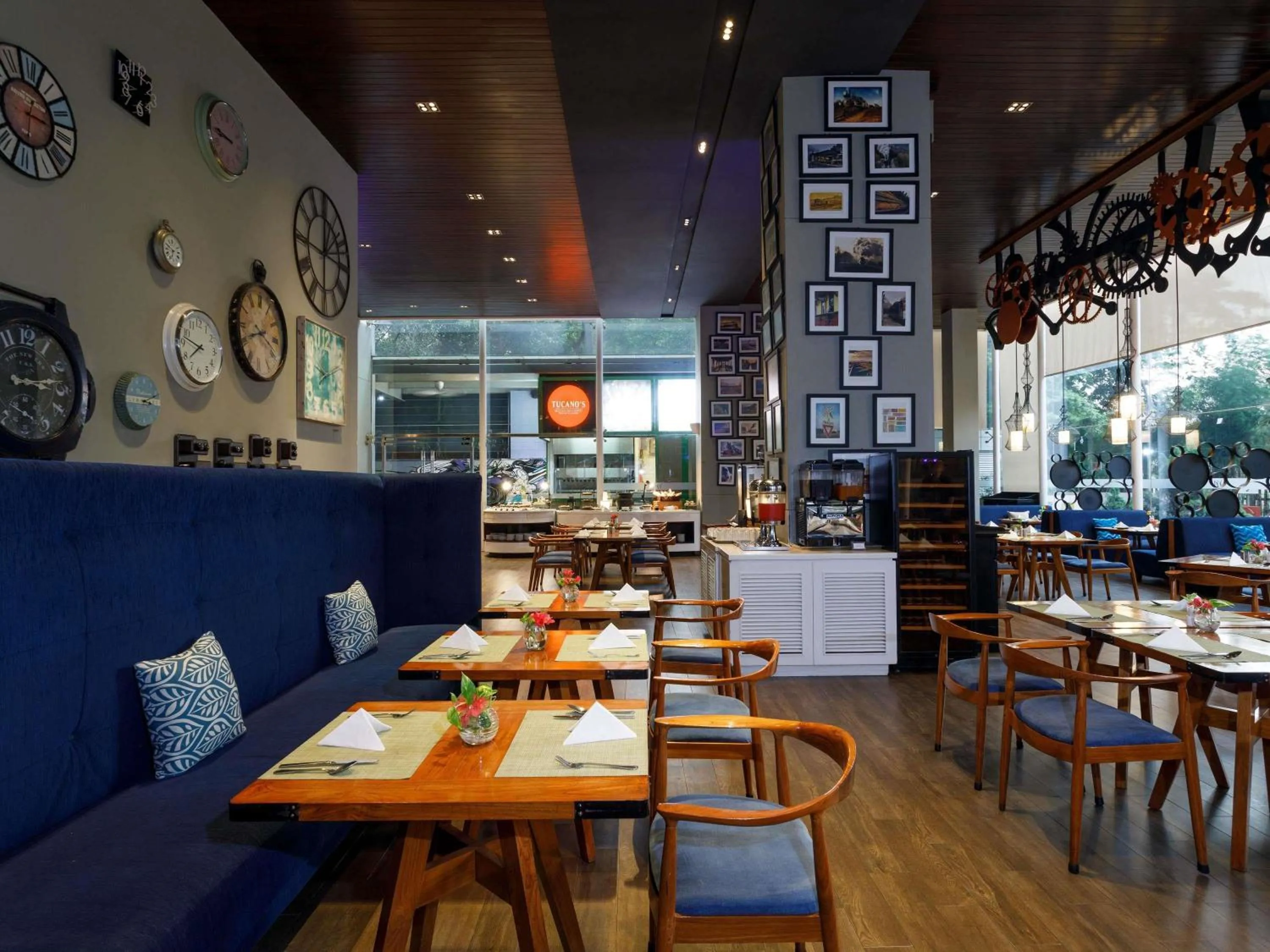 Restaurant/places to eat in Mercure Jakarta Simatupang