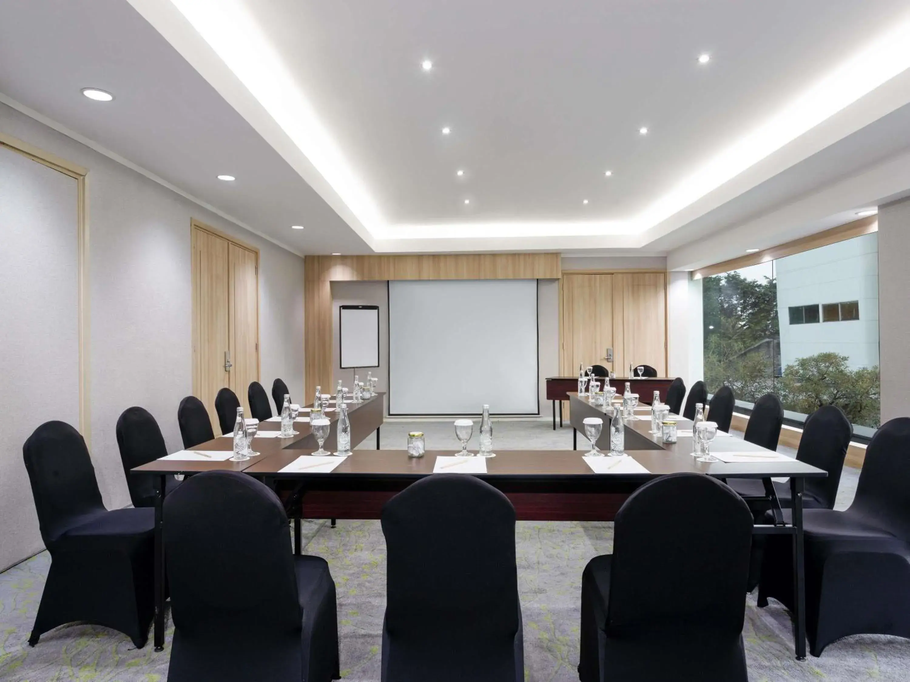 Property building in Mercure Jakarta Simatupang Property building in Mercure Jakarta Simatupang
