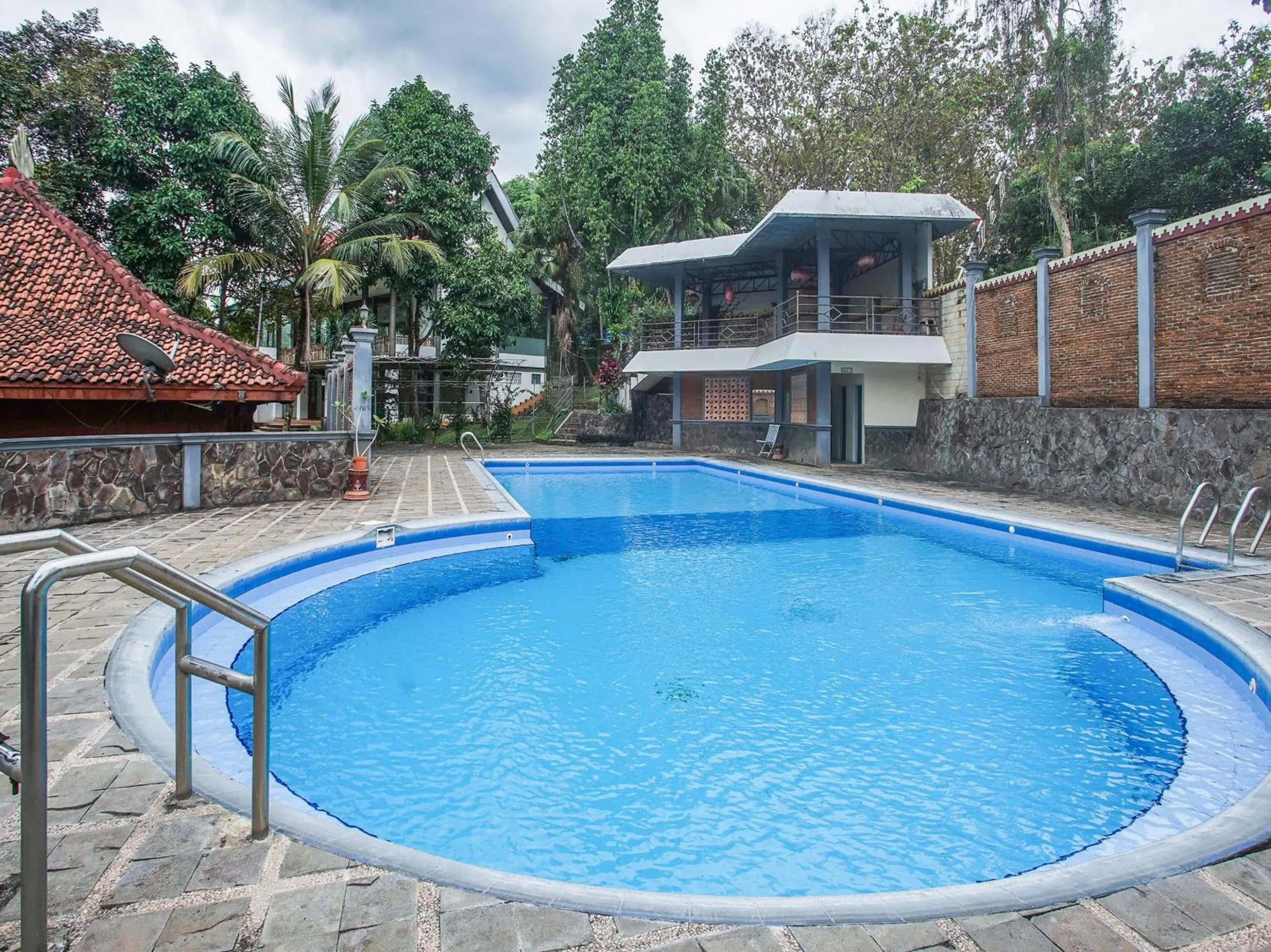 Swimming pool in Collection O 89999 Hotel Bumi Kedaton Resort