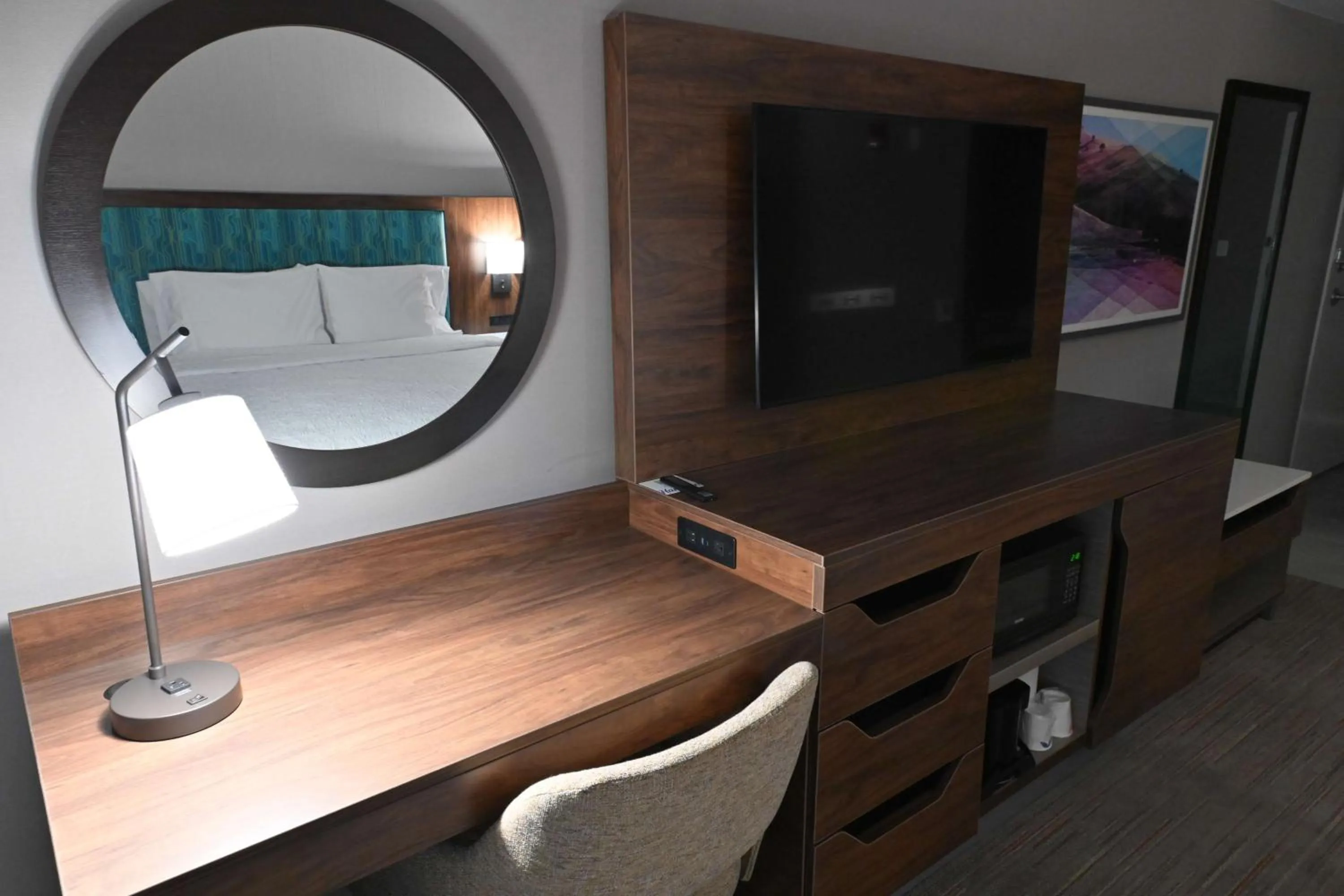 Bedroom in Hampton Inn Milpitas