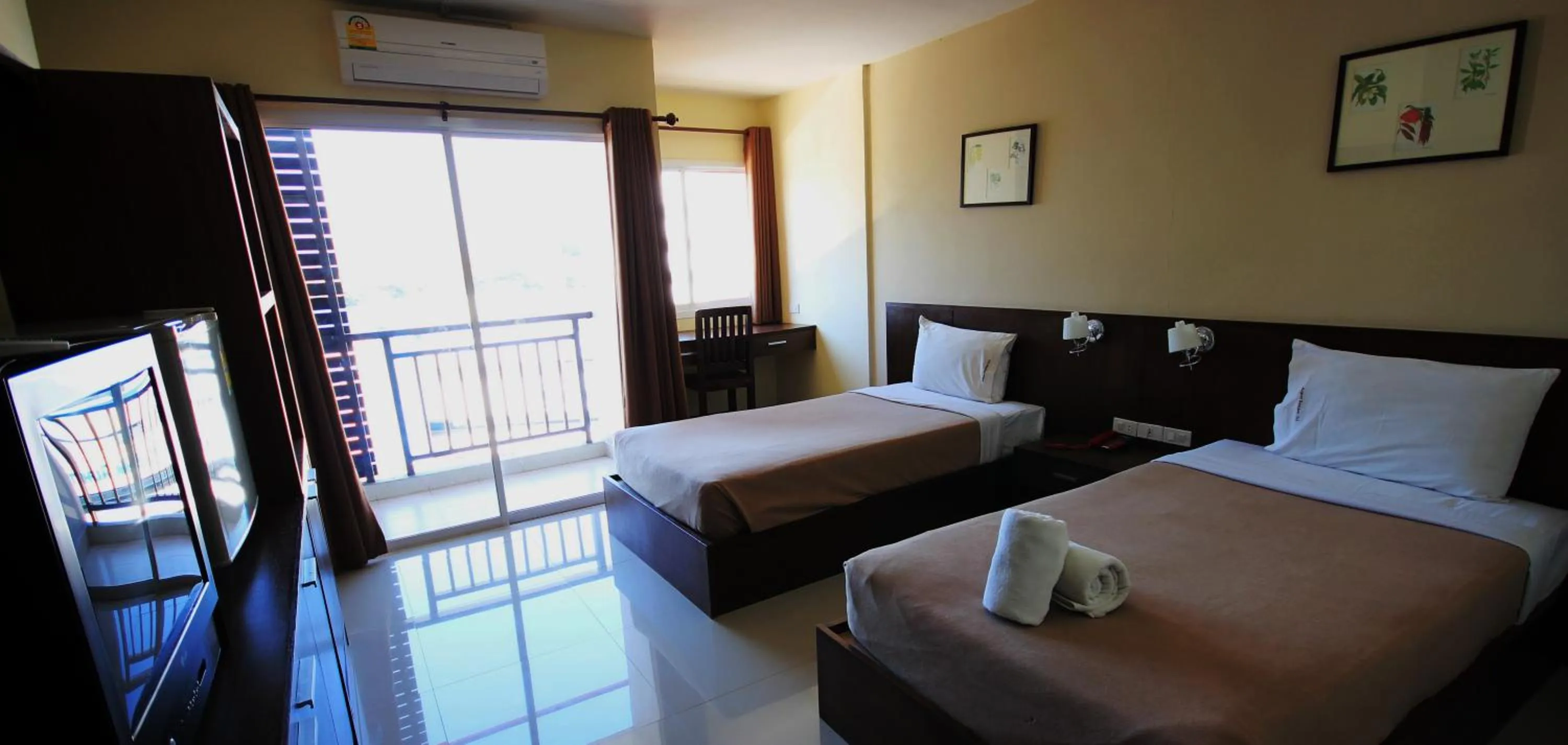 Bedroom, Bed in Airport Resident