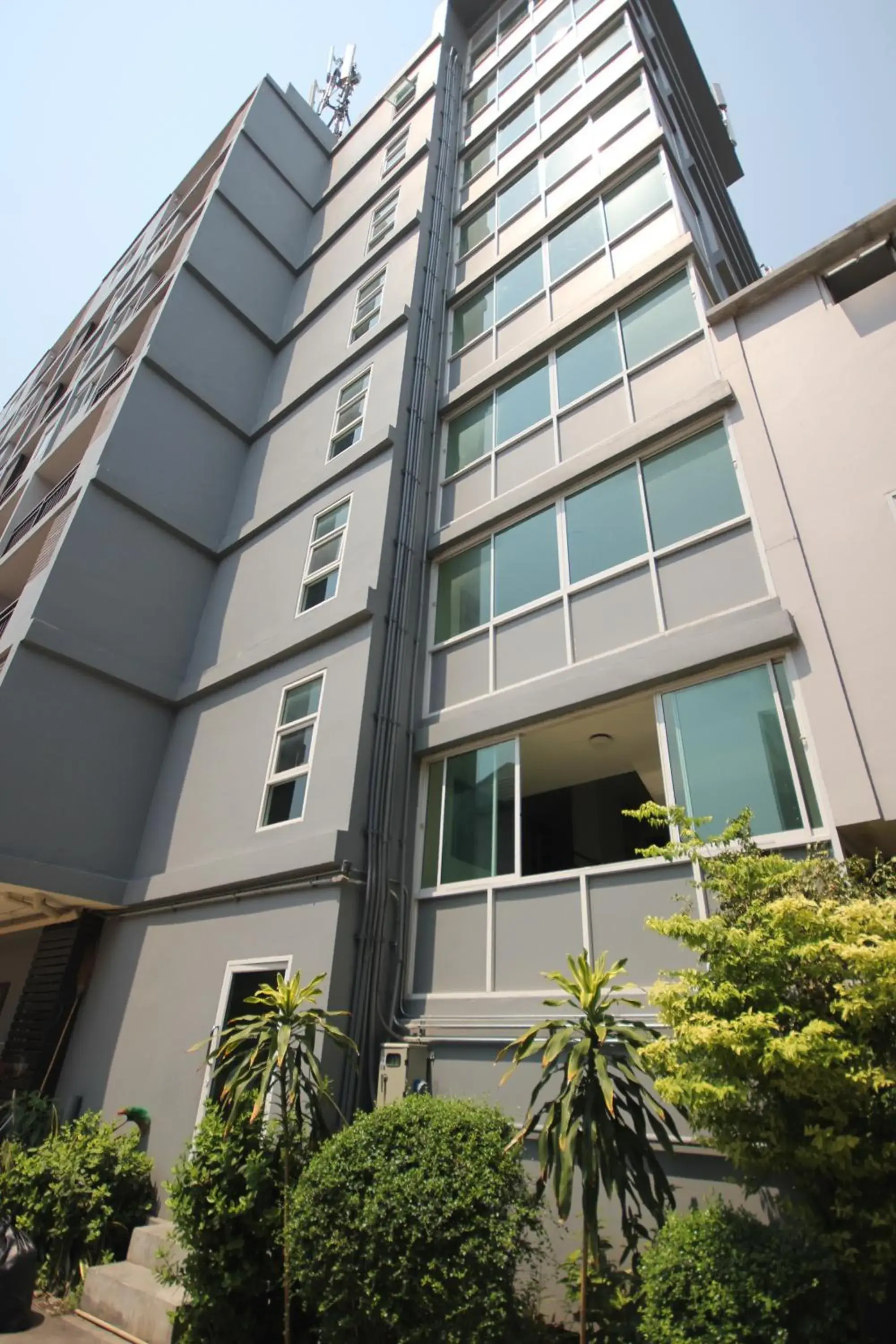 Property building in Airport Resident Property building in Airport Resident