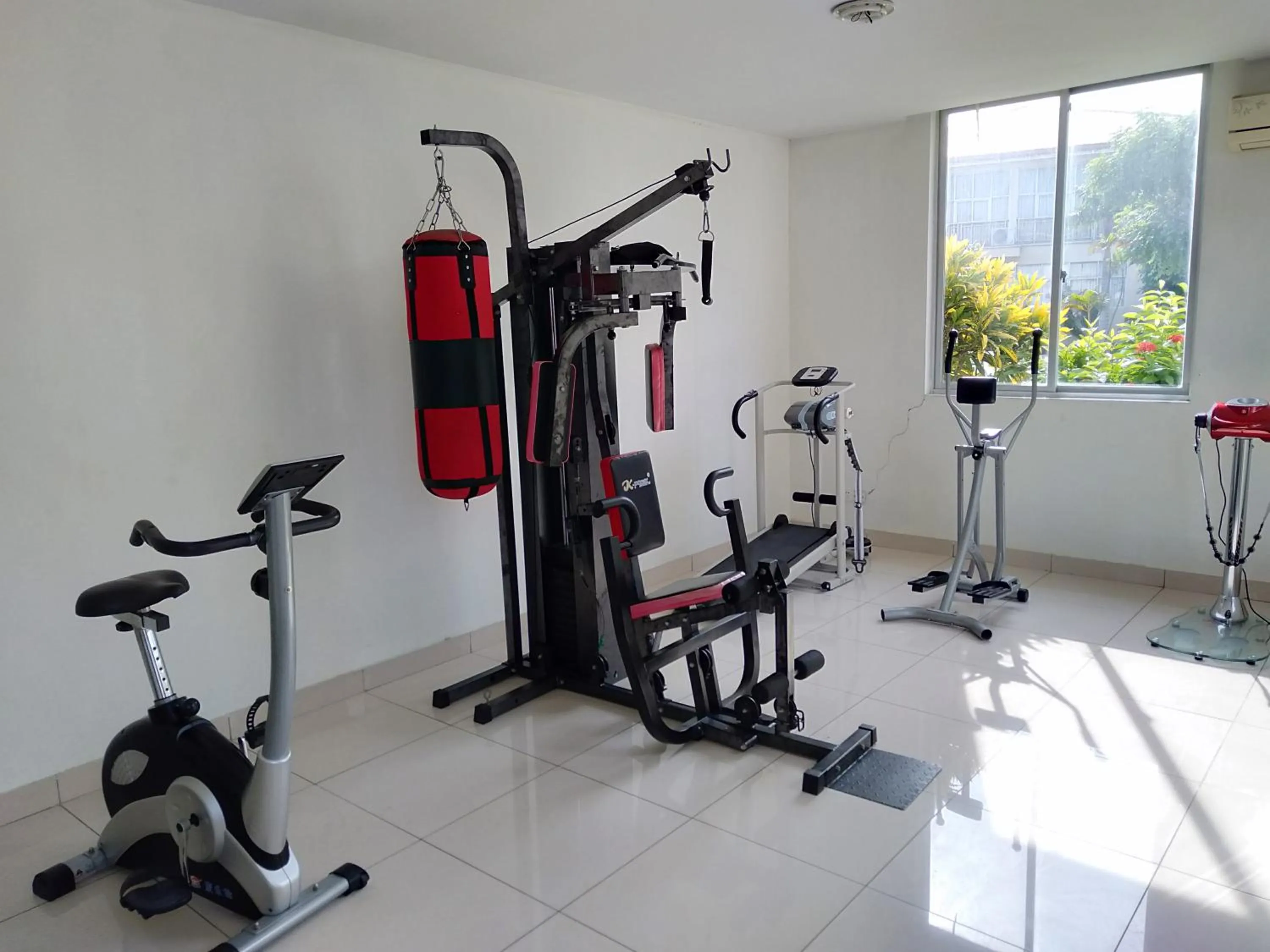 Fitness centre/facilities in Beach Garden Hotel