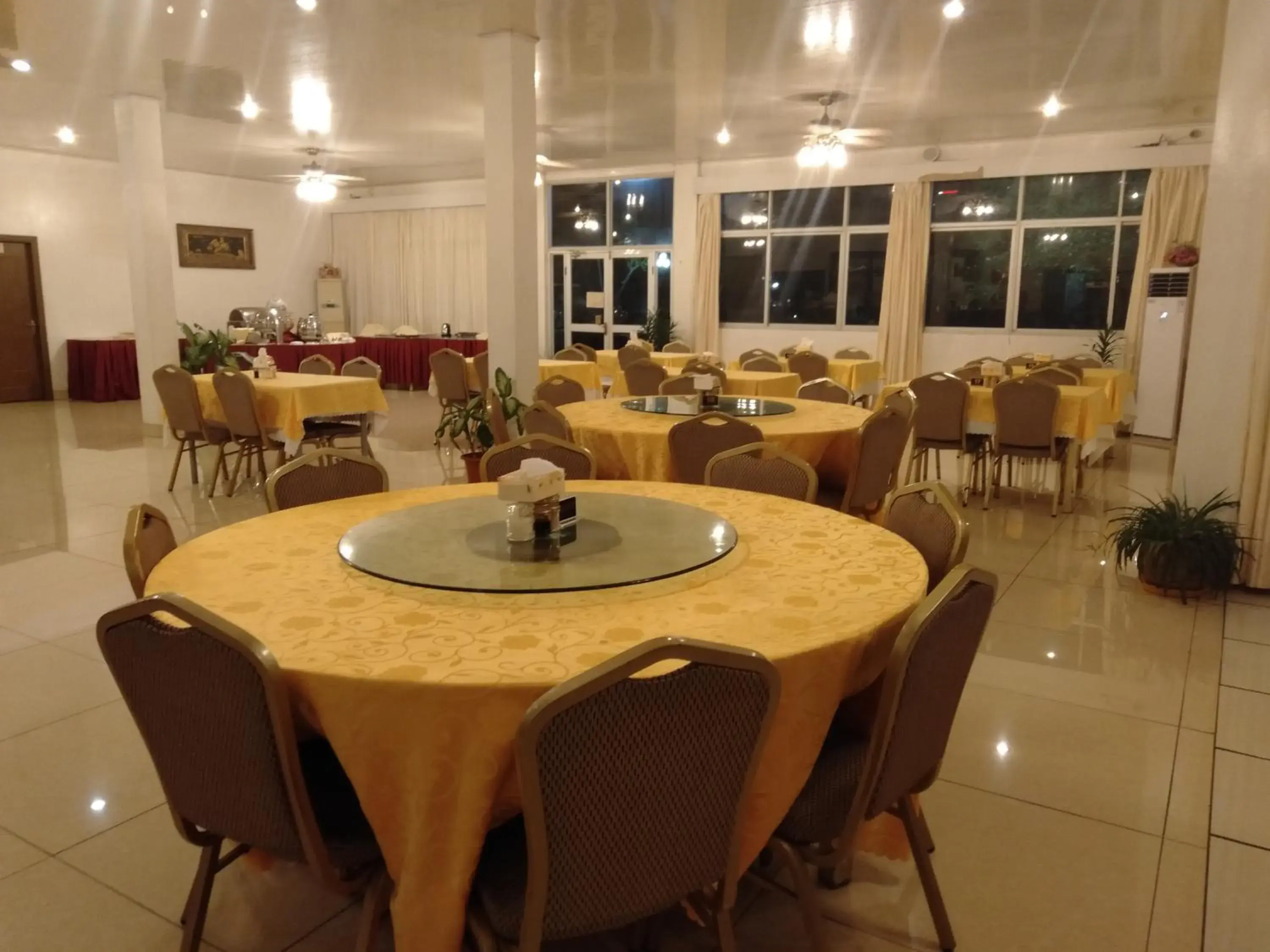 Restaurant/places to eat in Beach Garden Hotel Restaurant/places to eat in Beach Garden Hotel