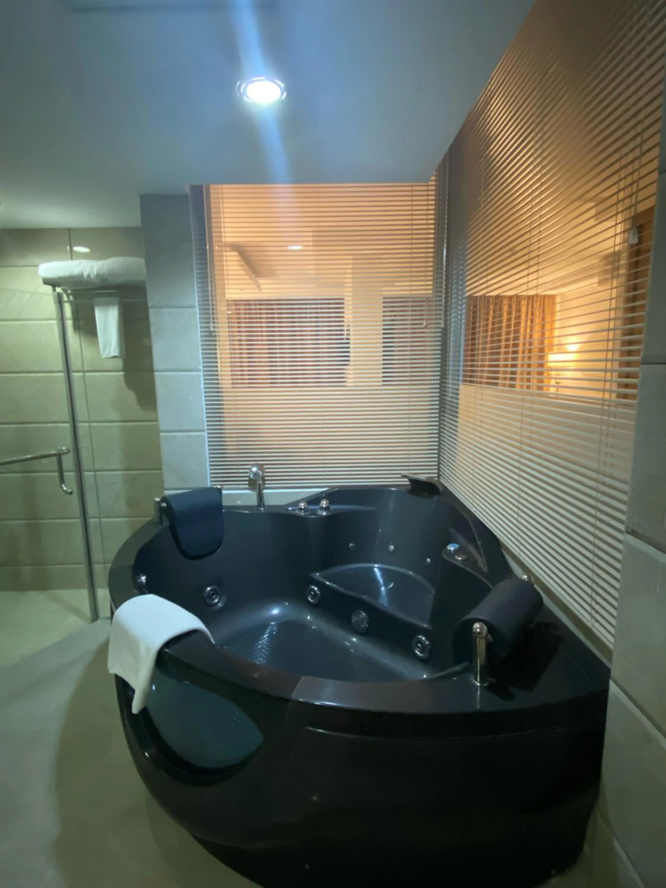 Hot Tub in City Center Hotel