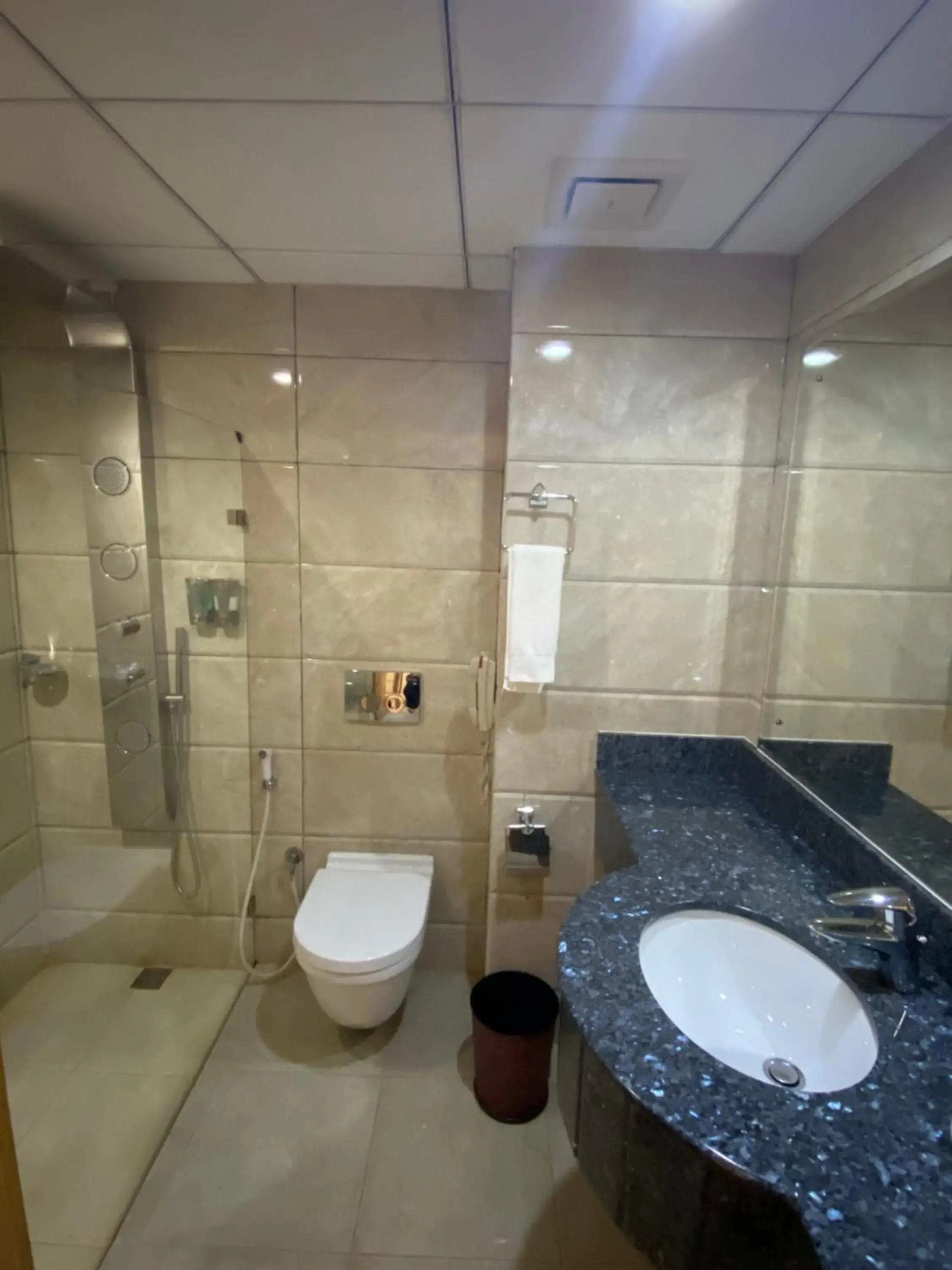 Superior King Room in City Center Hotel Superior King Room in City Center Hotel