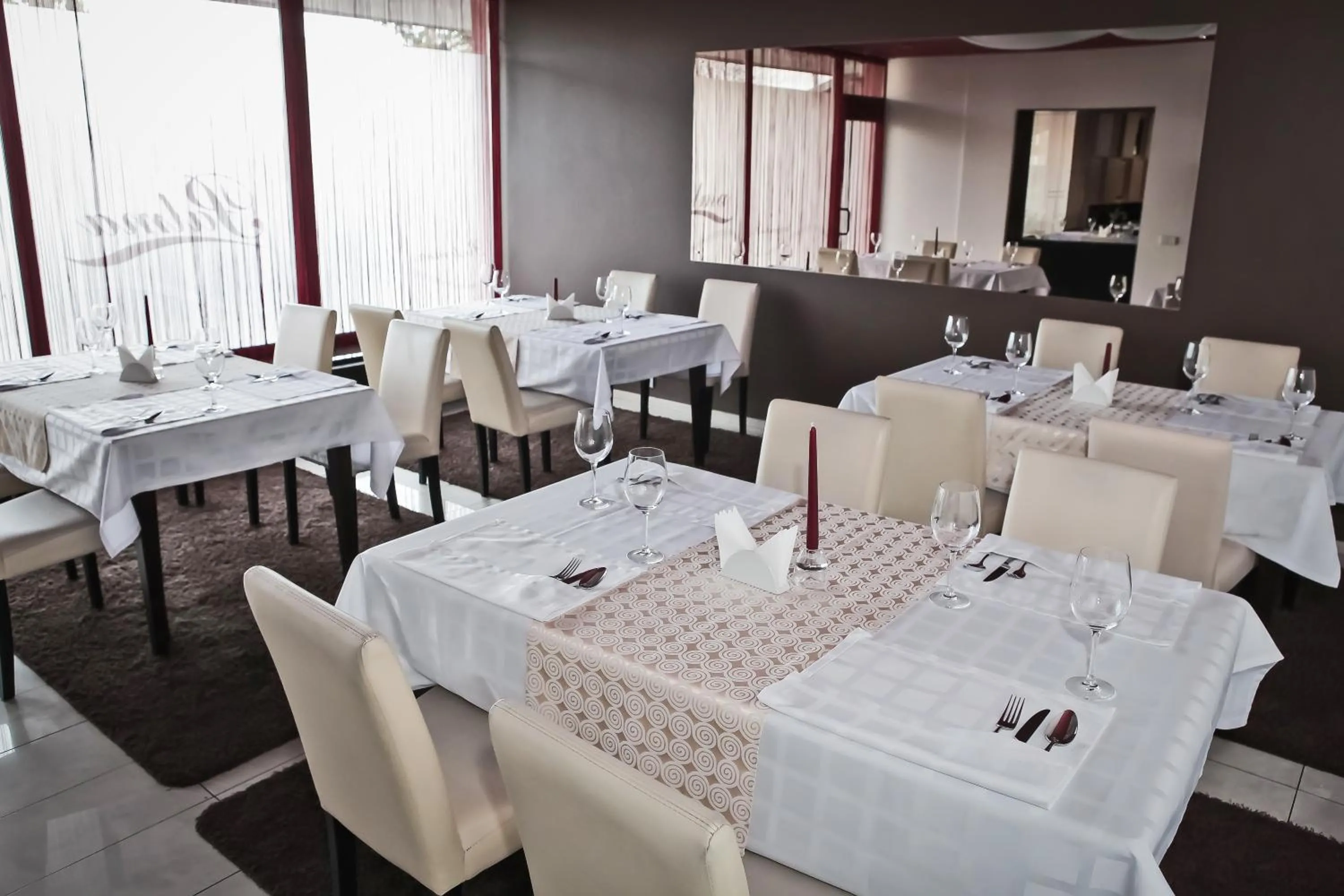 Restaurant/places to eat in Hotel Palma