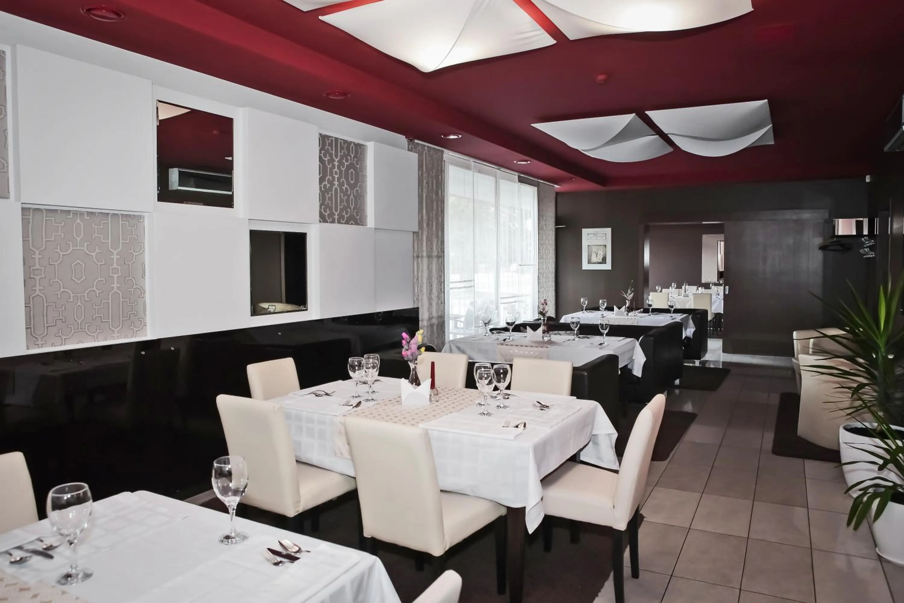 Restaurant/places to eat in Hotel Palma
