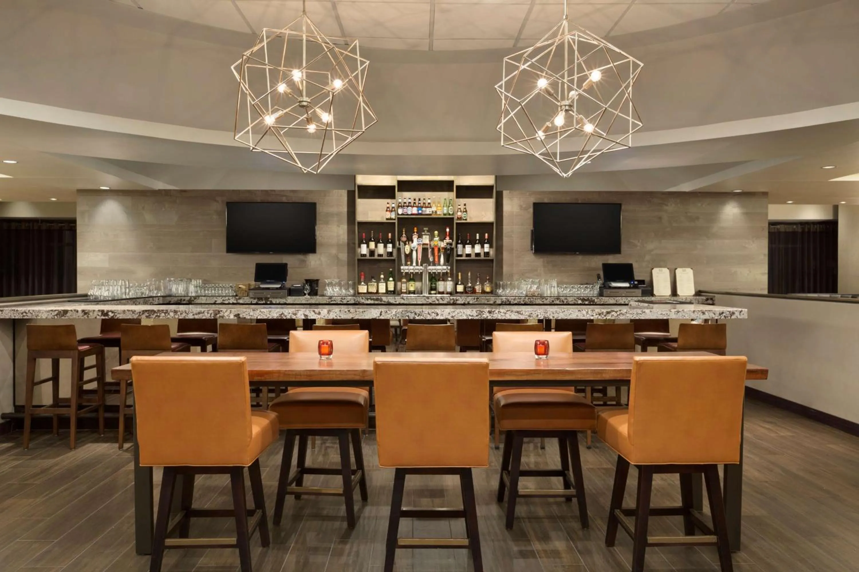 Lounge or bar in Hilton East Brunswick