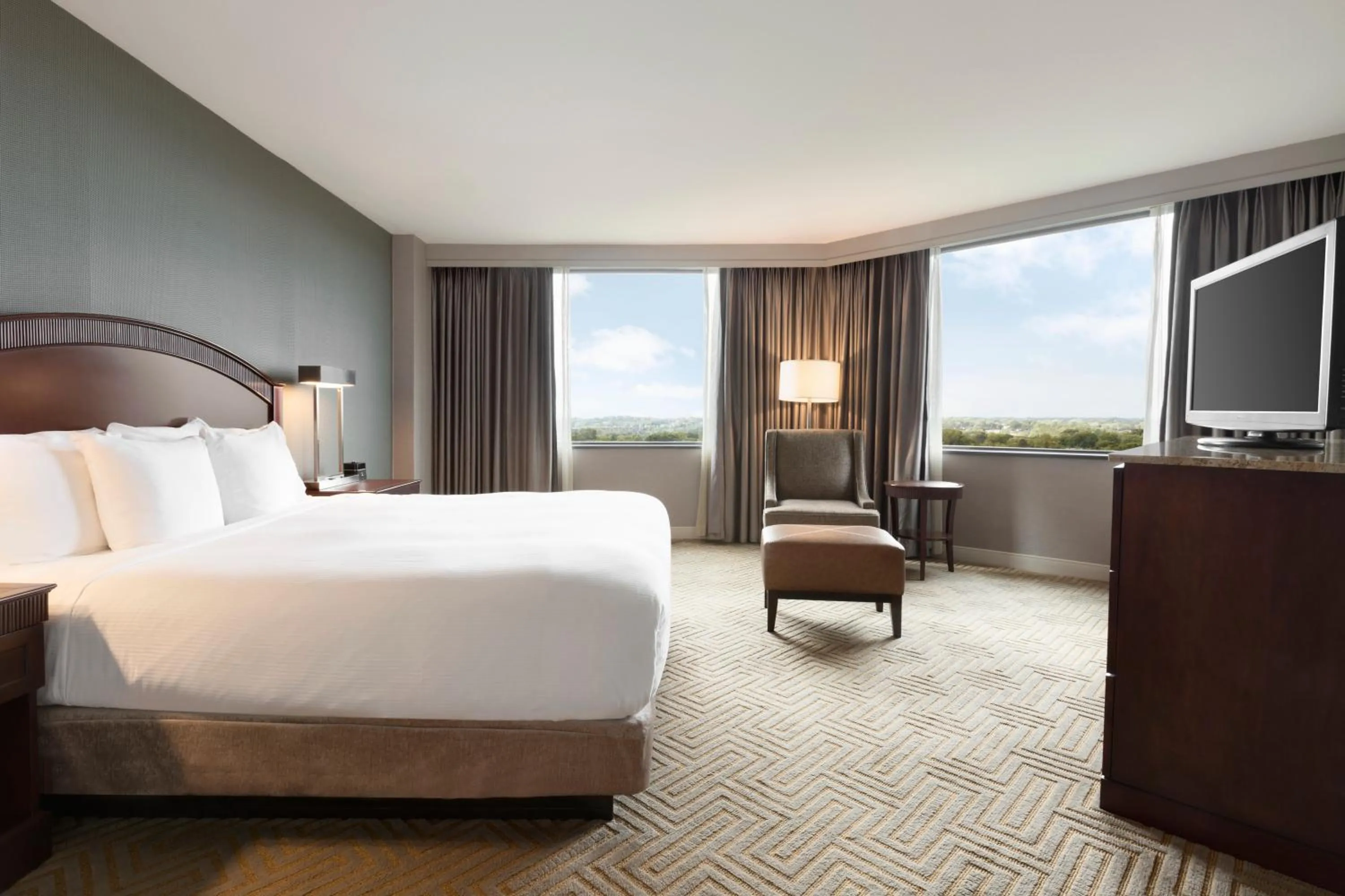 Photo of the whole room, Bed in Hilton East Brunswick