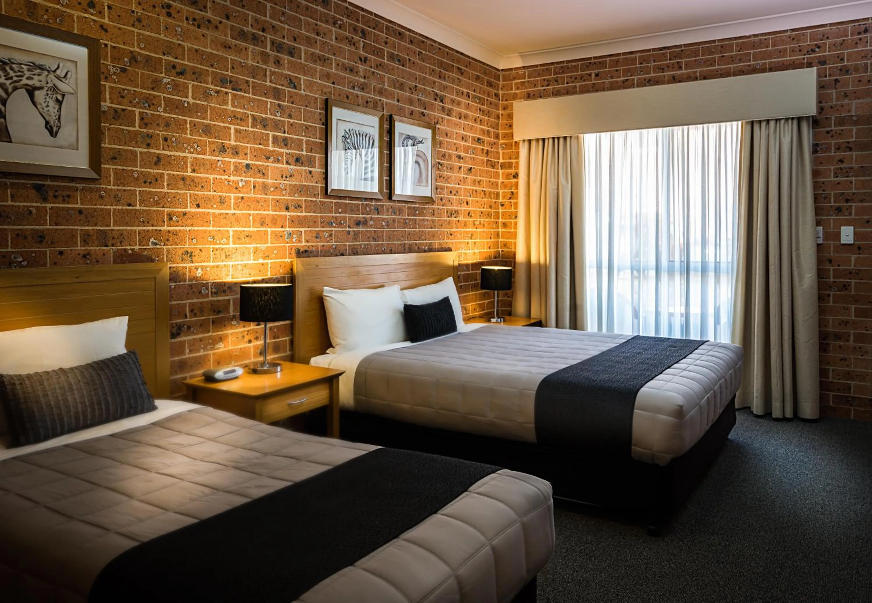 Bedroom, Bed in Akuna Motor Inn and Apartments