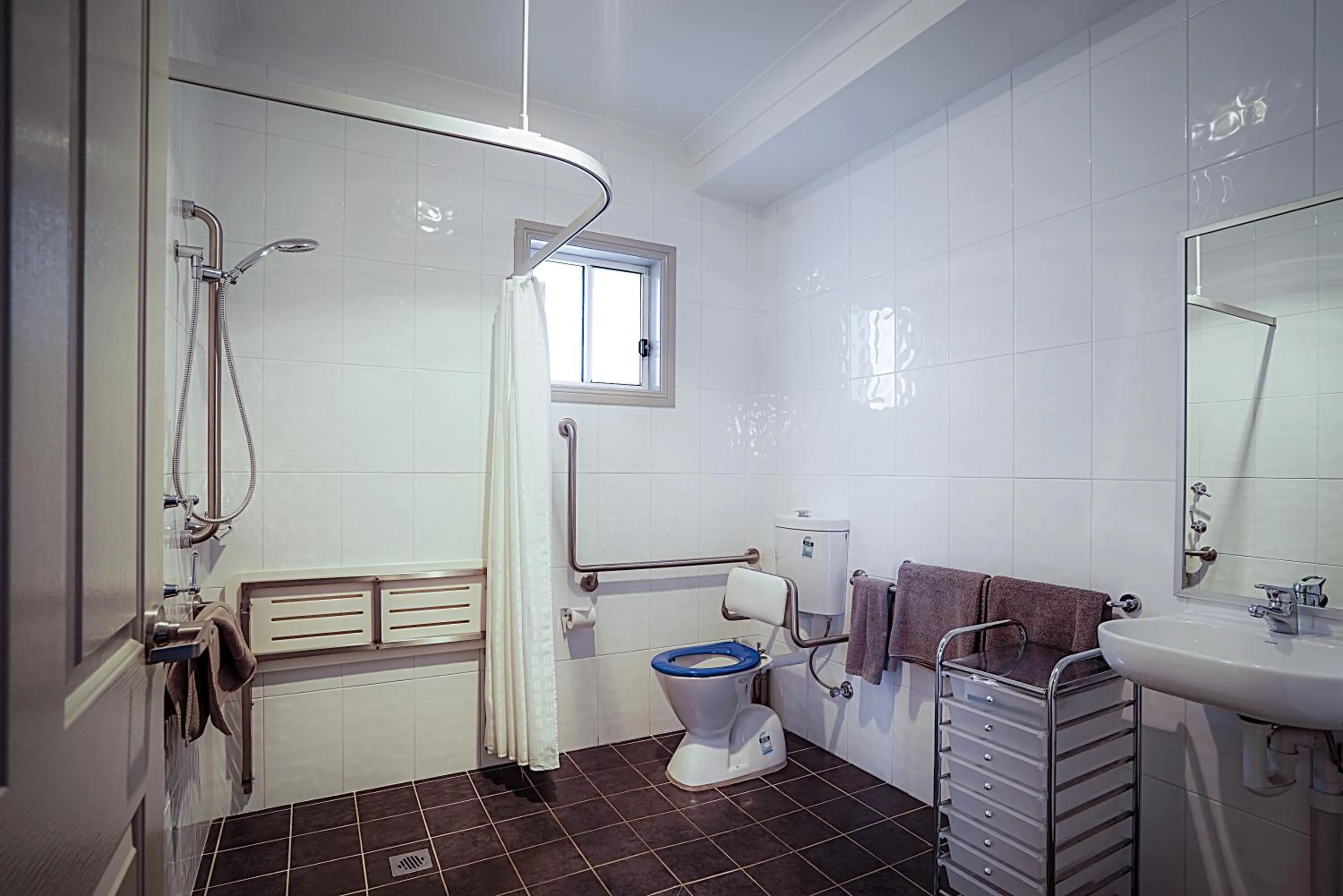 Facility for disabled guests in Akuna Motor Inn and Apartments