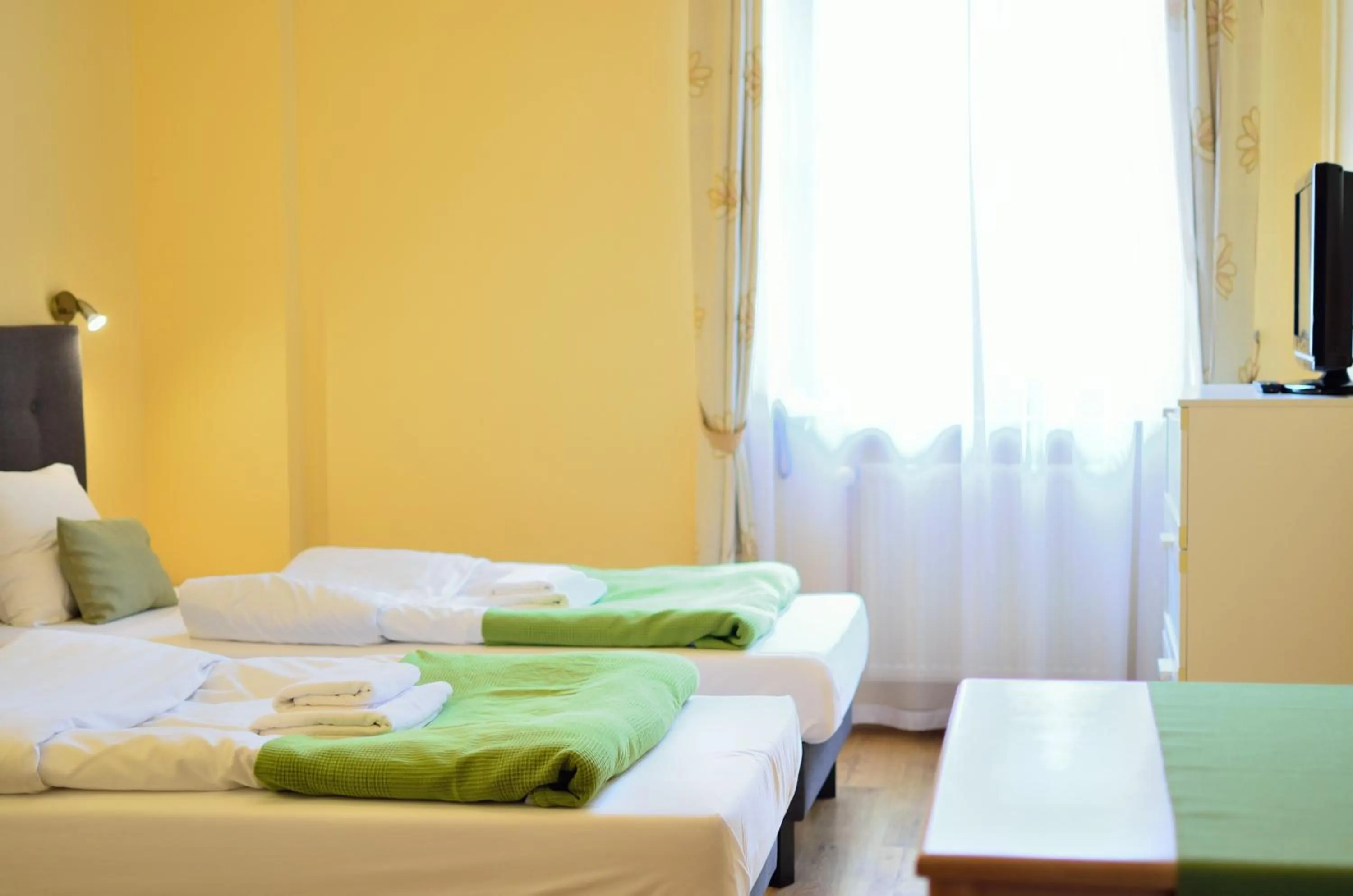 Bedroom, Bed in WenderEDU Business Center