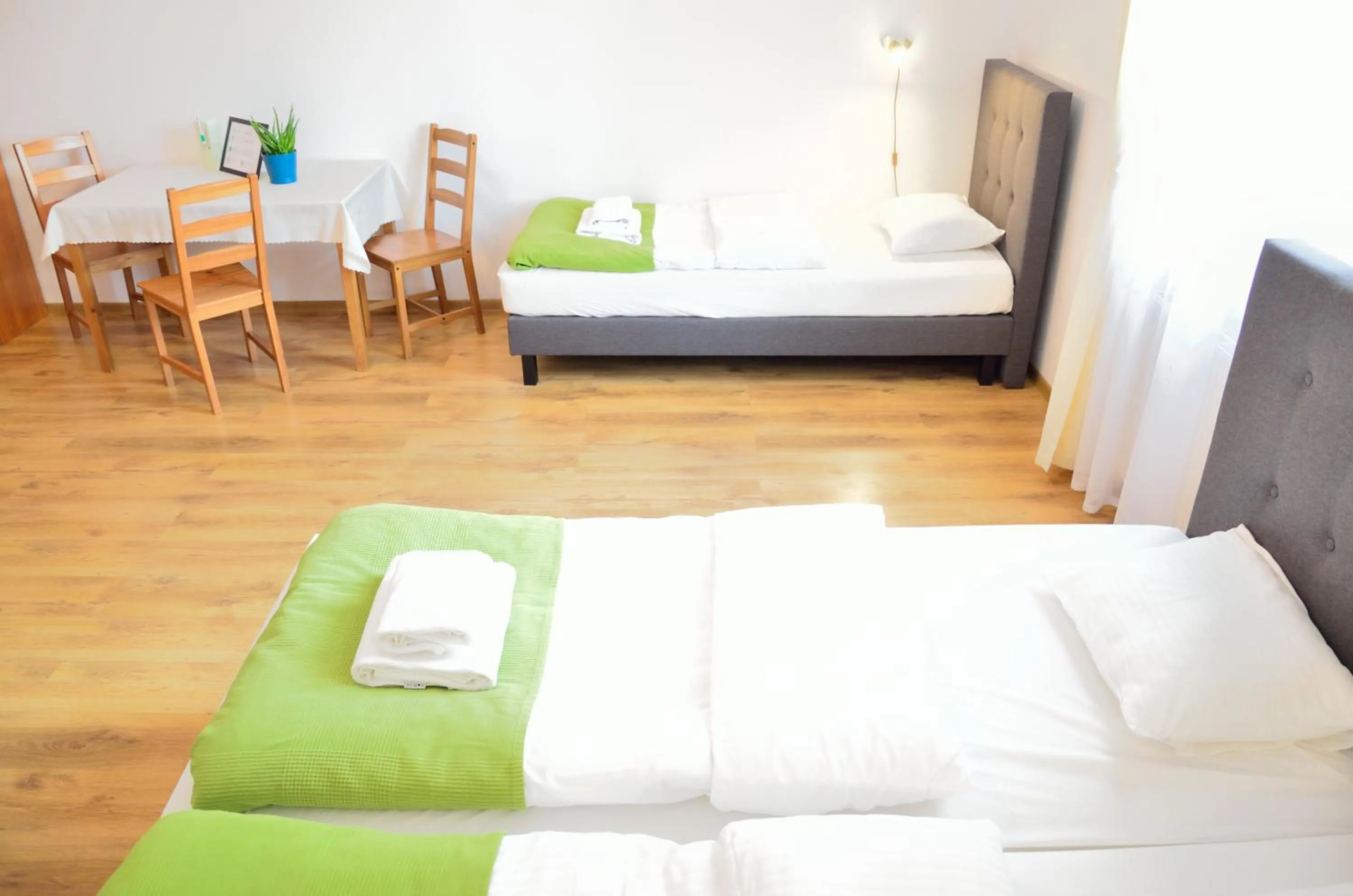 Photo of the whole room, Bed in WenderEDU Business Center