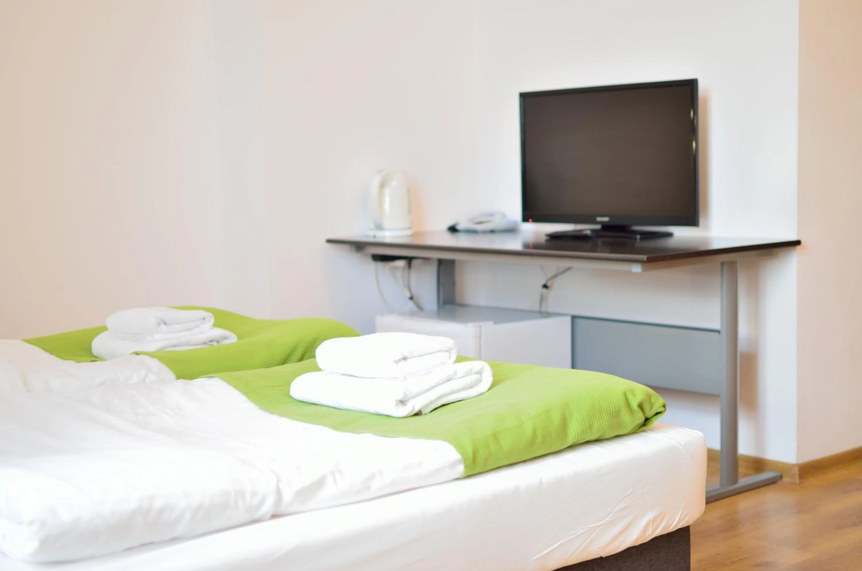 Photo of the whole room, Bed in WenderEDU Business Center