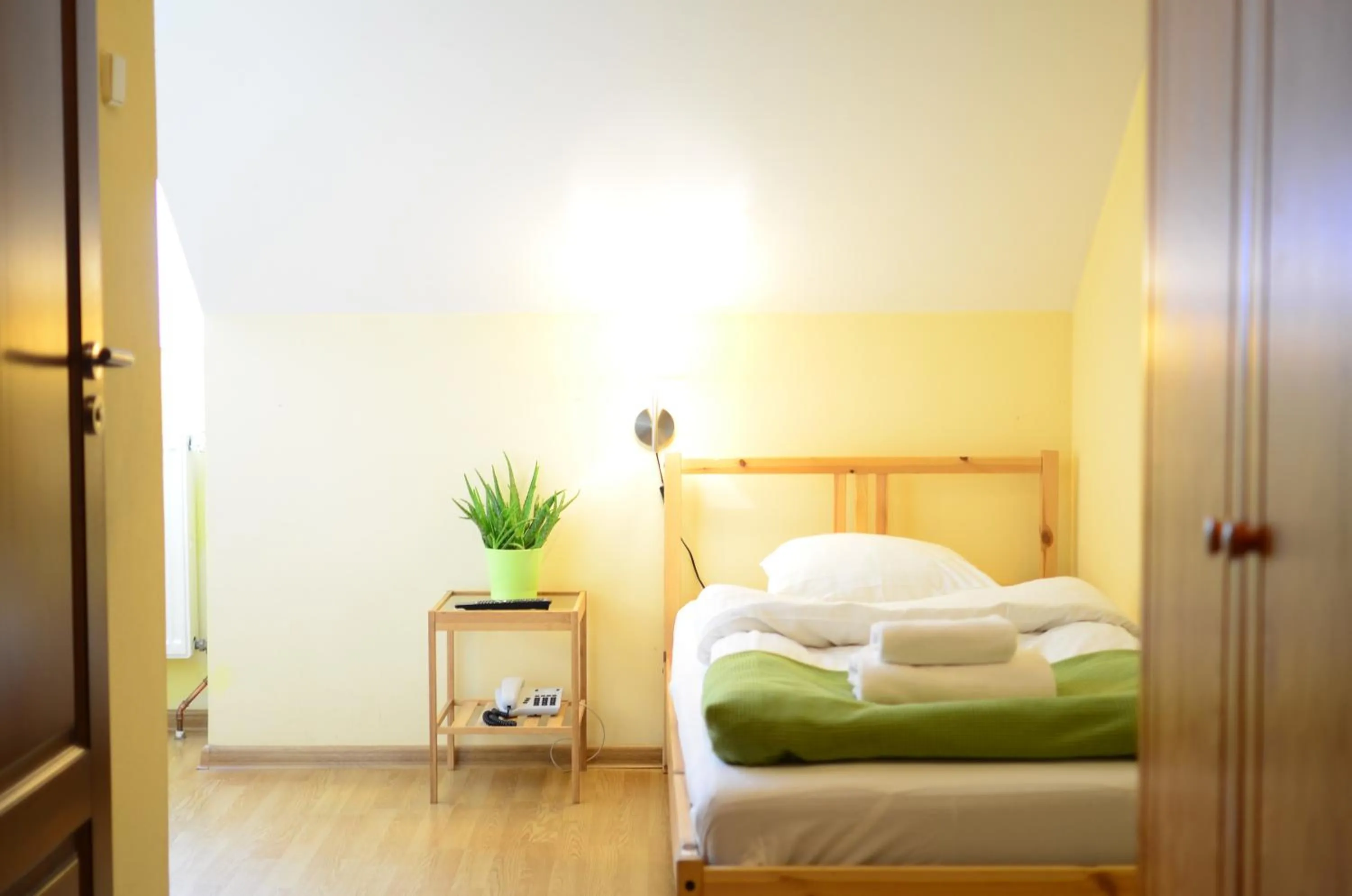 Photo of the whole room, Bed in WenderEDU Business Center