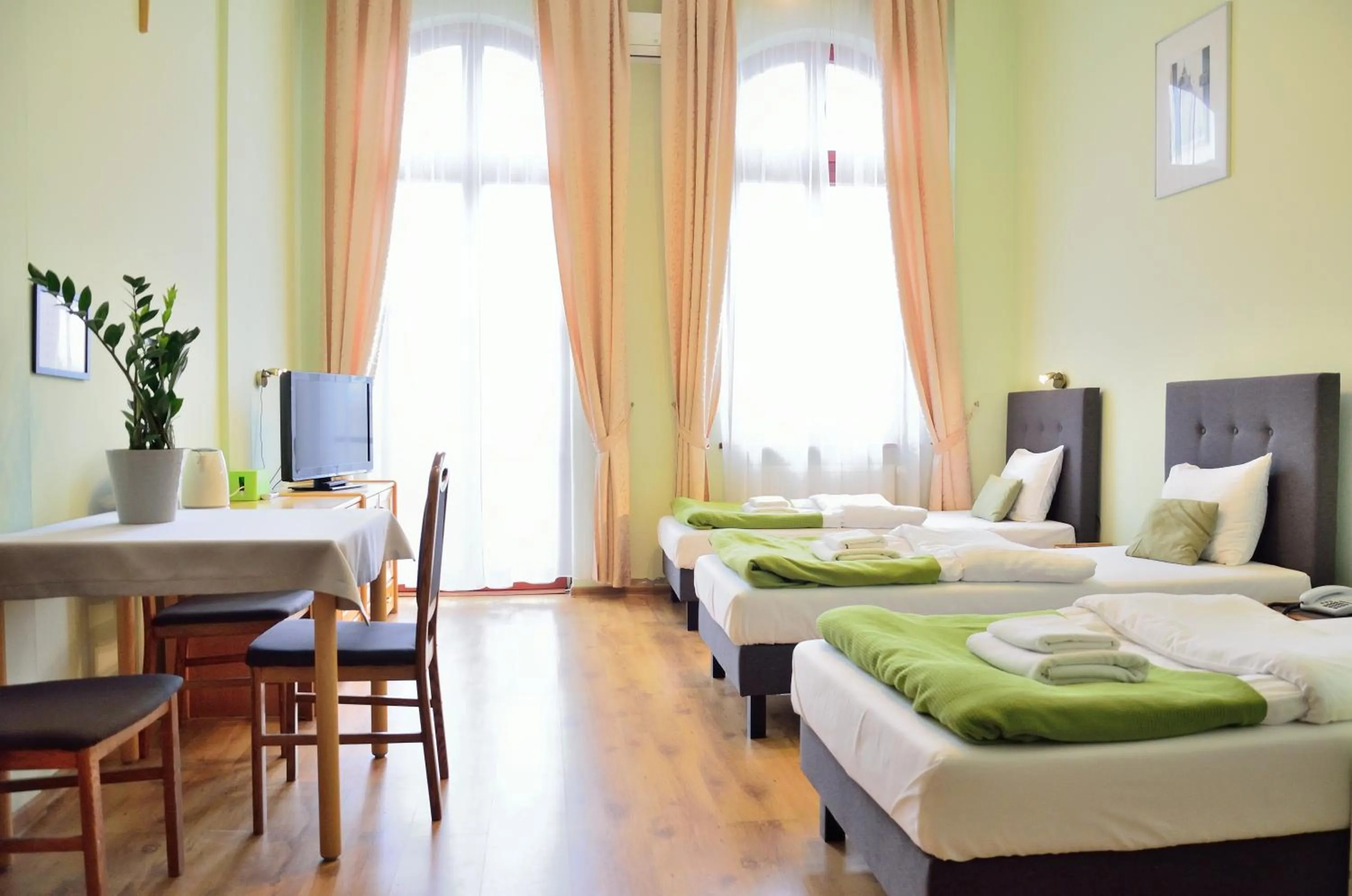 Photo of the whole room, Bed in WenderEDU Business Center