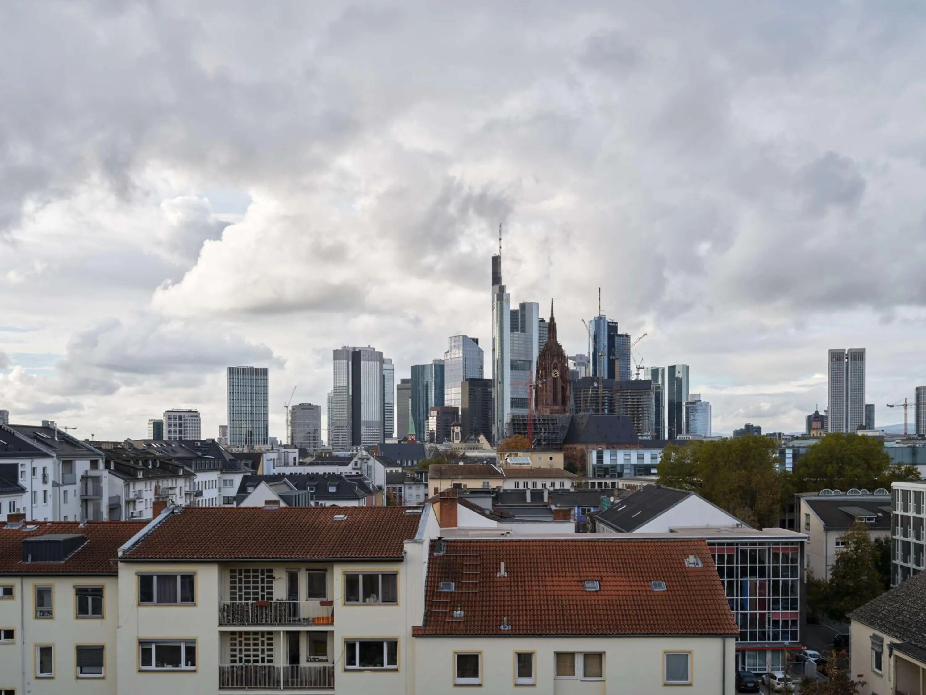 Property building in Flemings Hotel Frankfurt Main-Riverside
