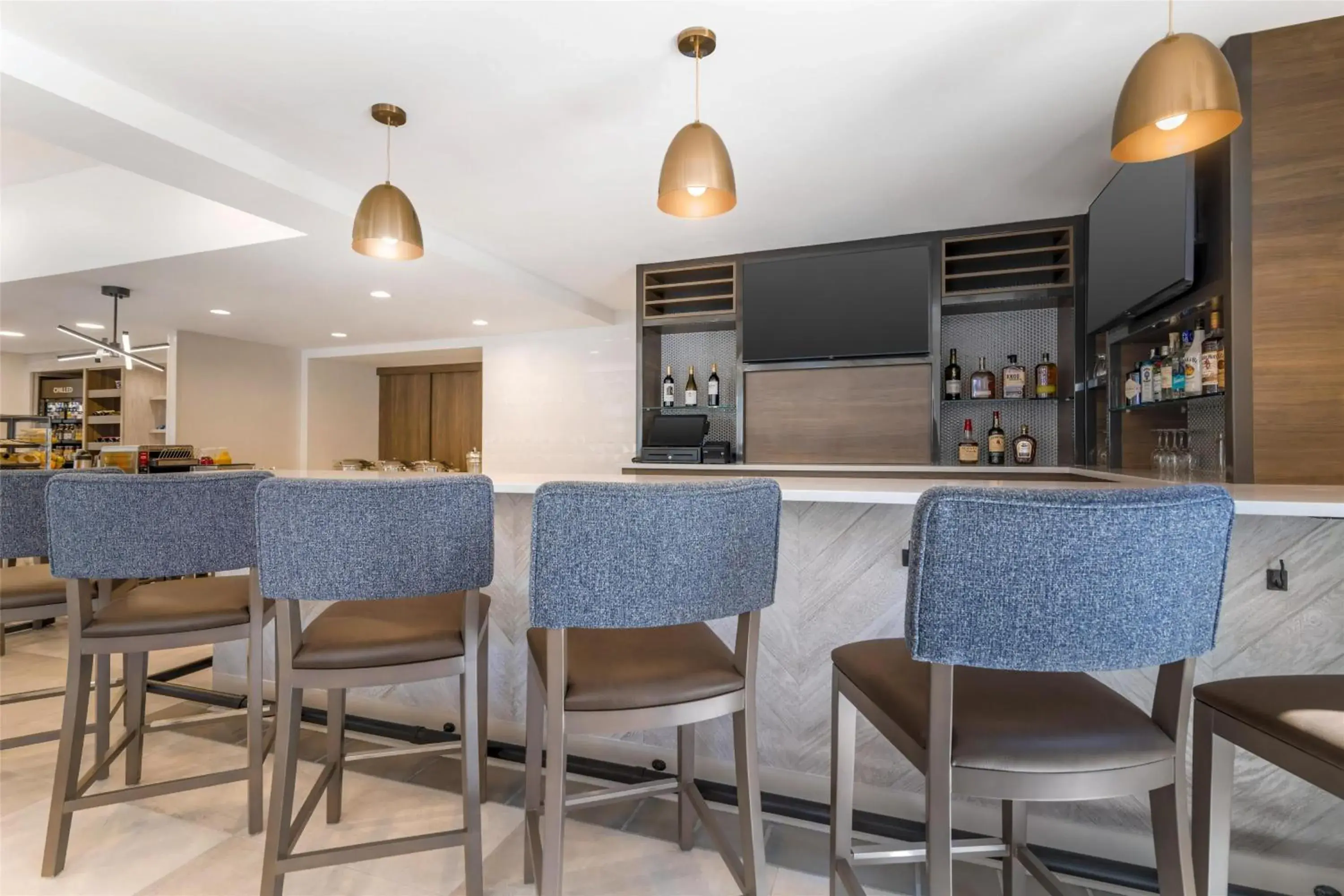 Lounge or bar in Hilton Garden Inn Albany-SUNY Area Lounge or bar in Hilton Garden Inn Albany-SUNY Area