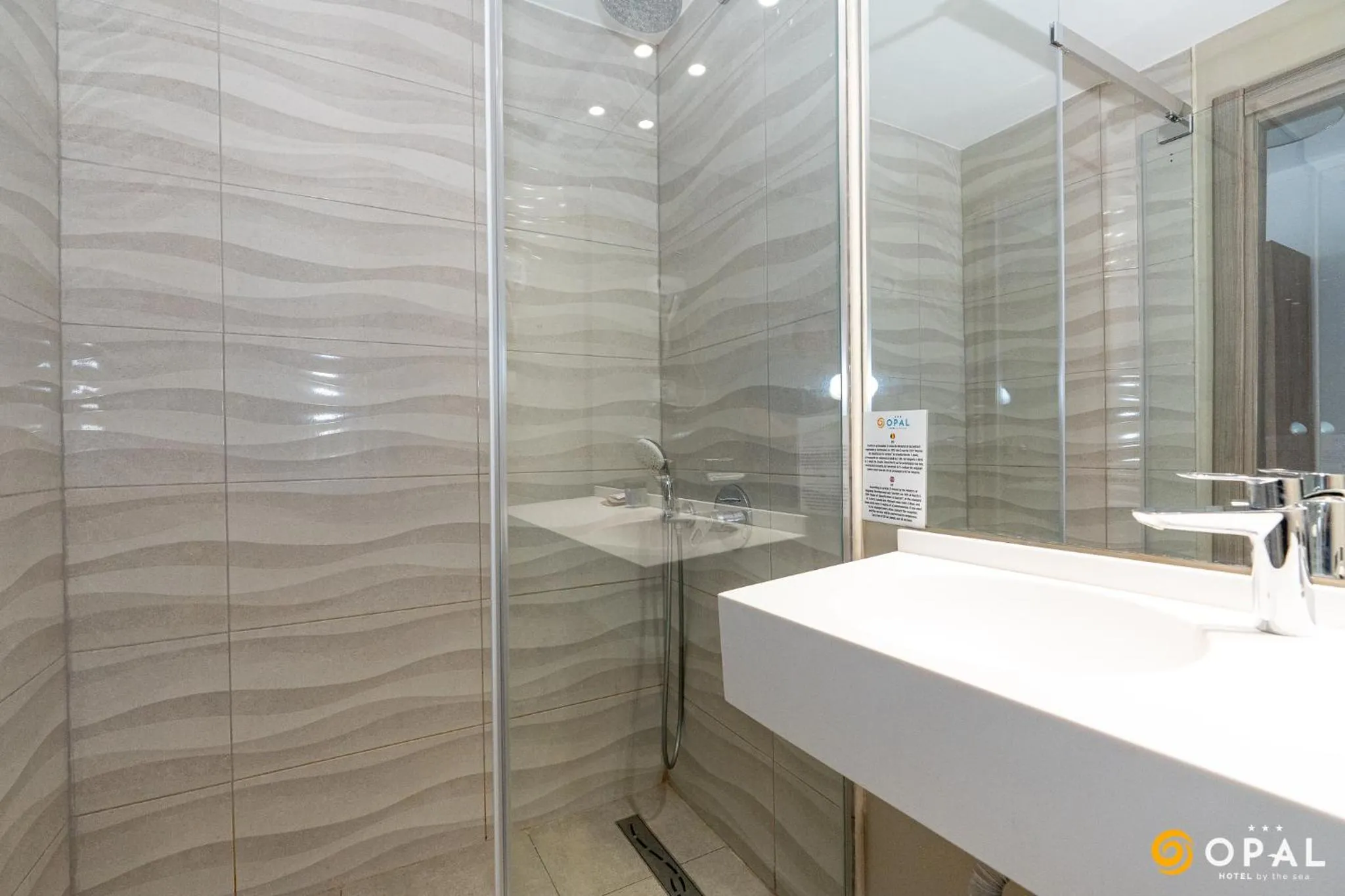 Photo of the whole room in Hotel Opal