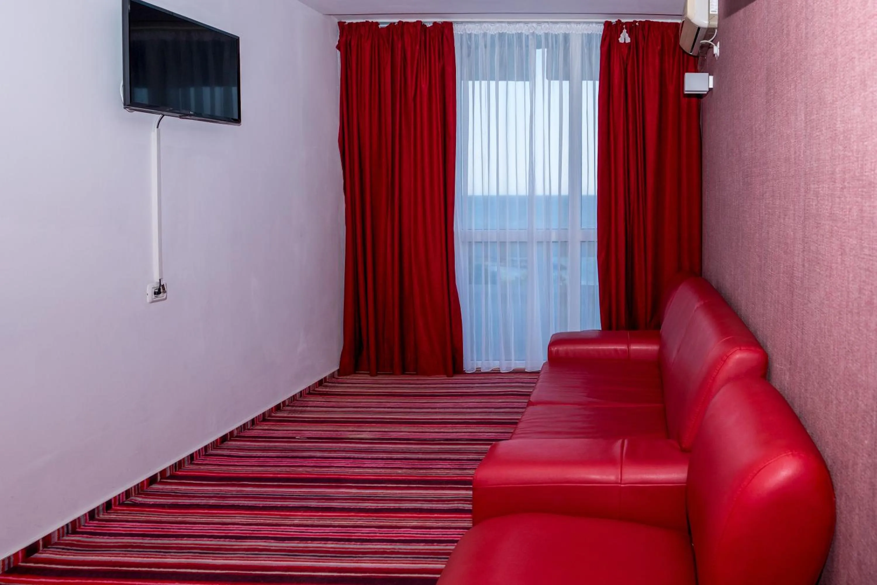 TV and multimedia in Hotel Opal