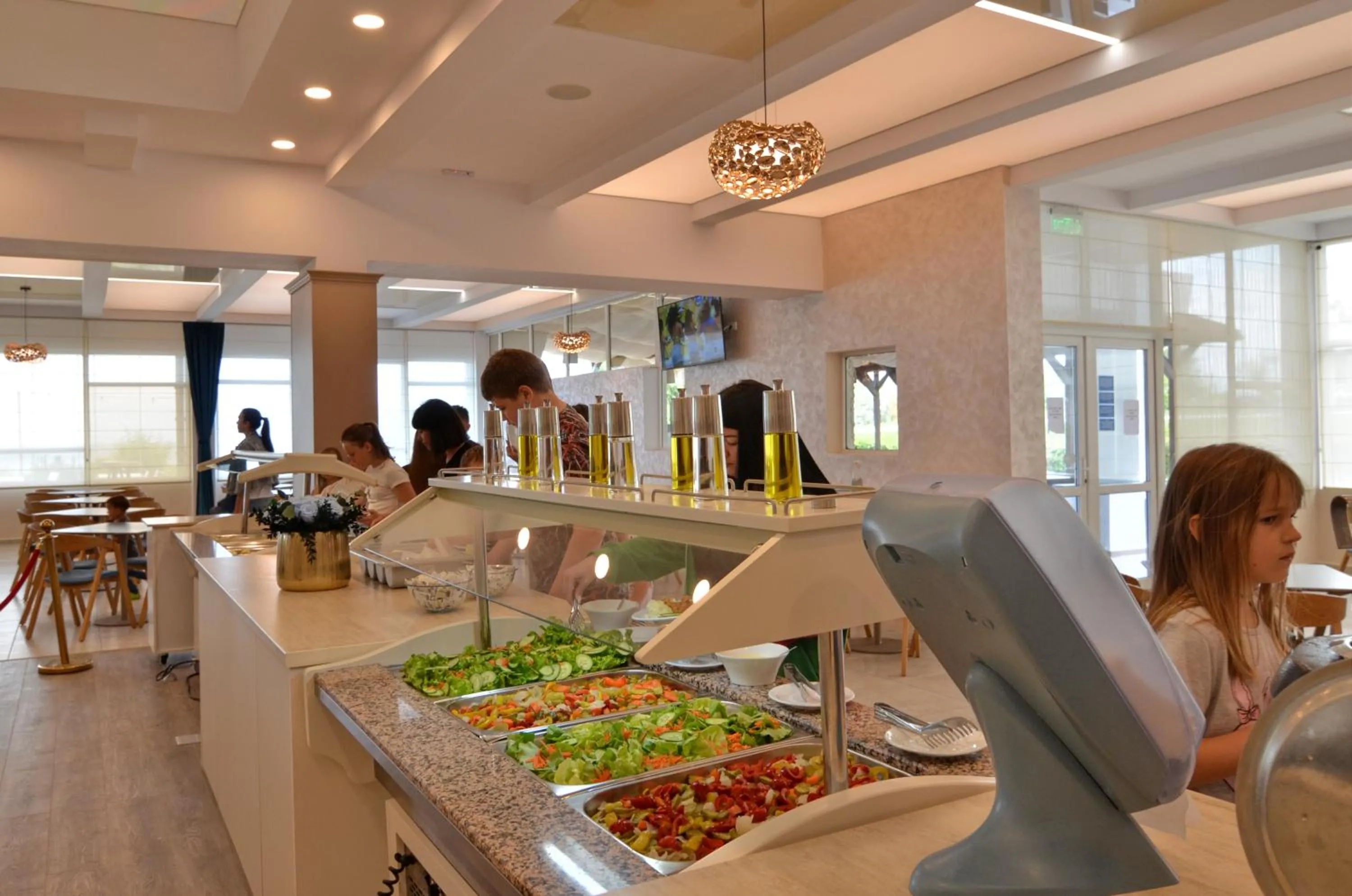 Restaurant/places to eat in Hotel Opal