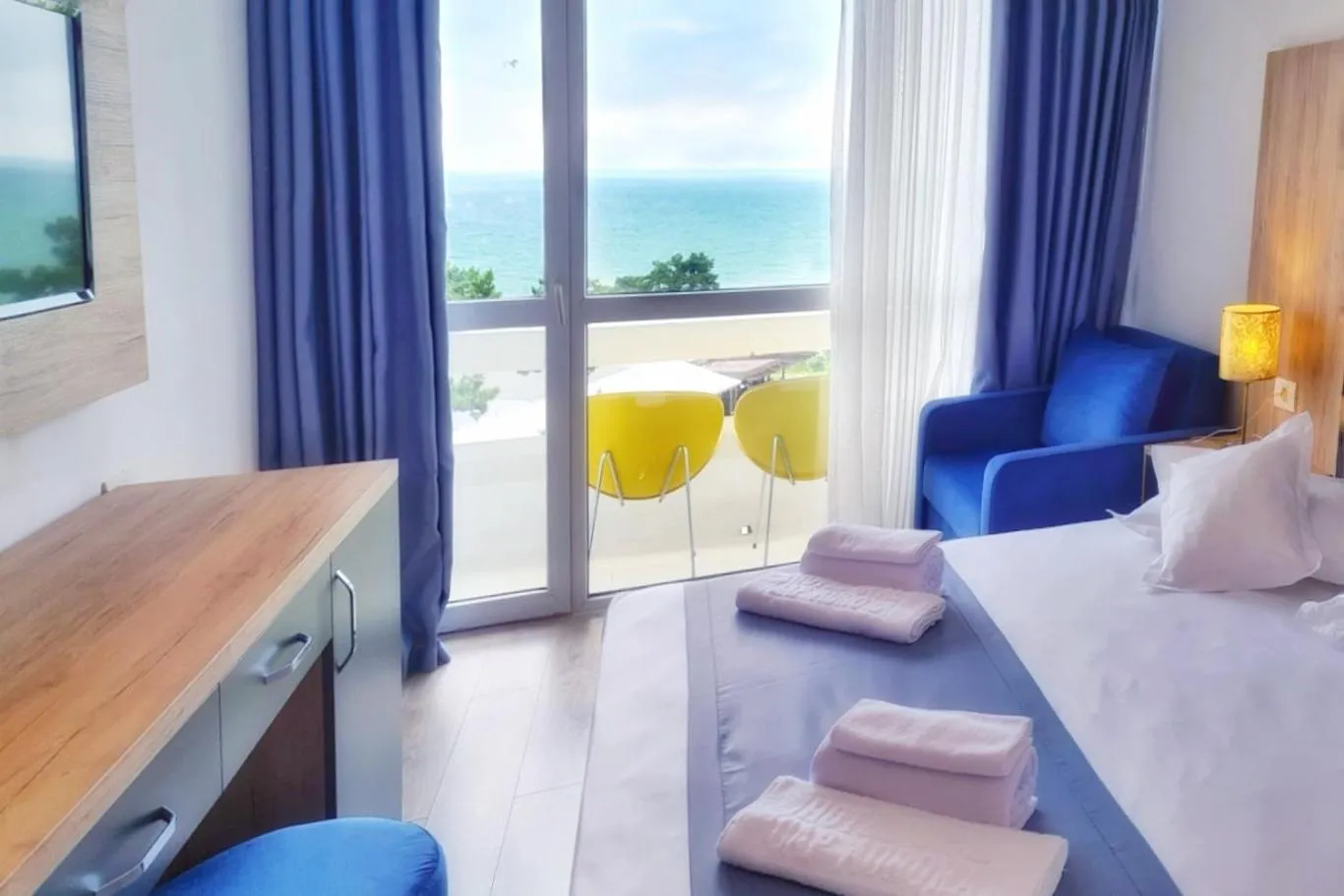 Sea view, Bed in Hotel Opal