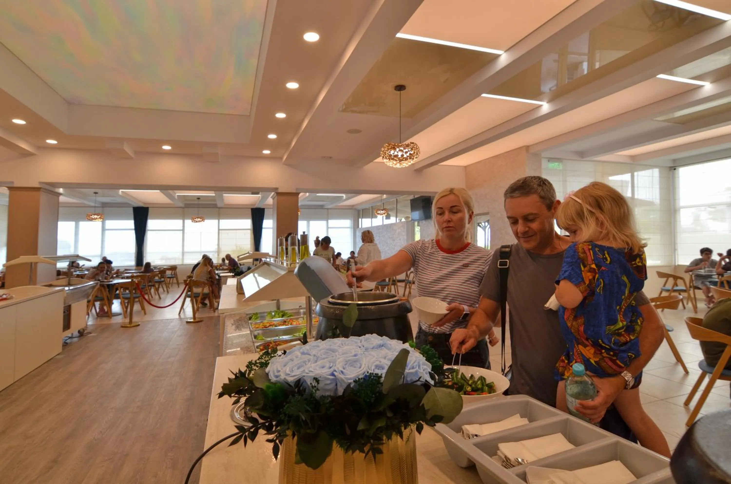 Restaurant/places to eat in Hotel Opal