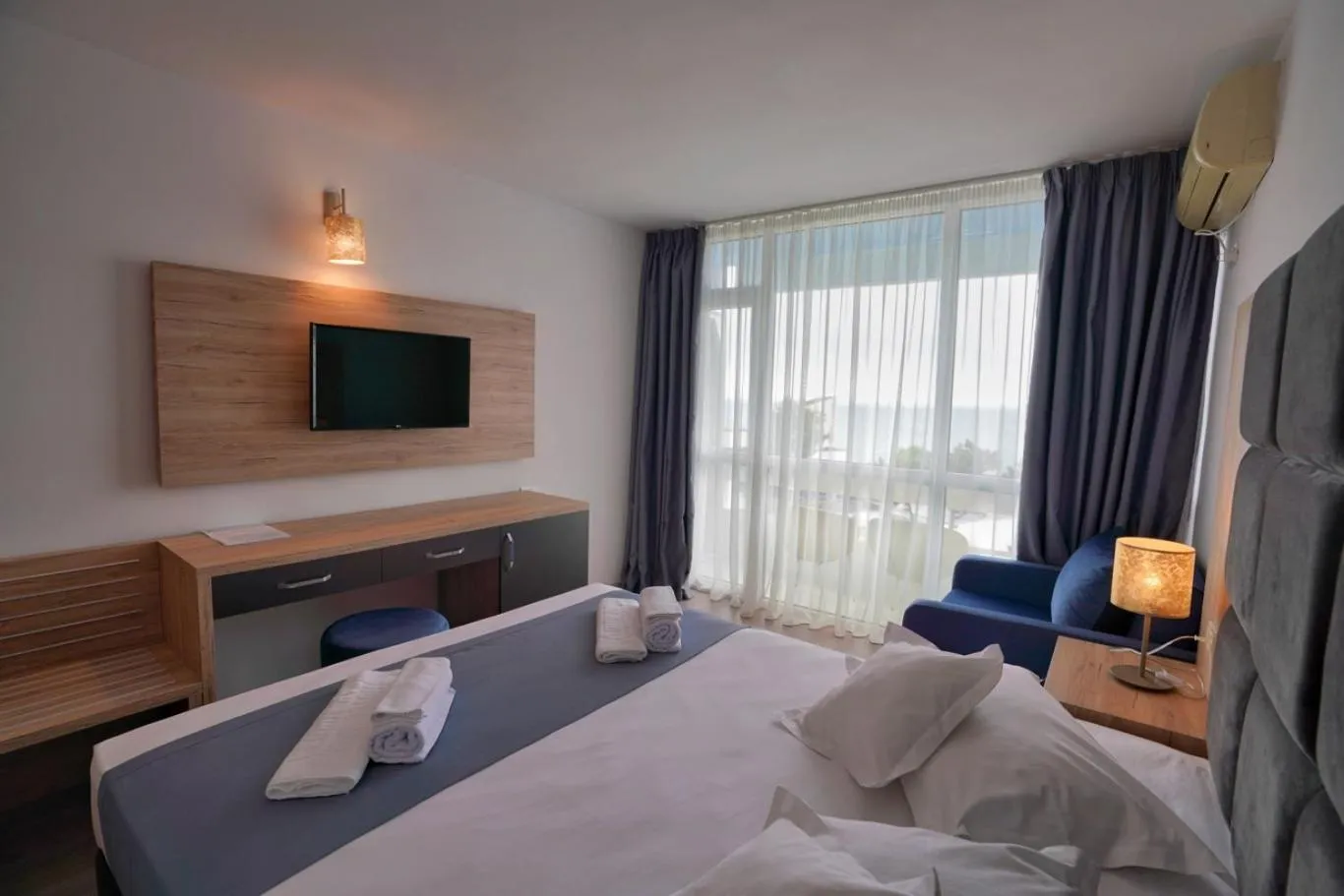 Photo of the whole room, Bed in Hotel Opal