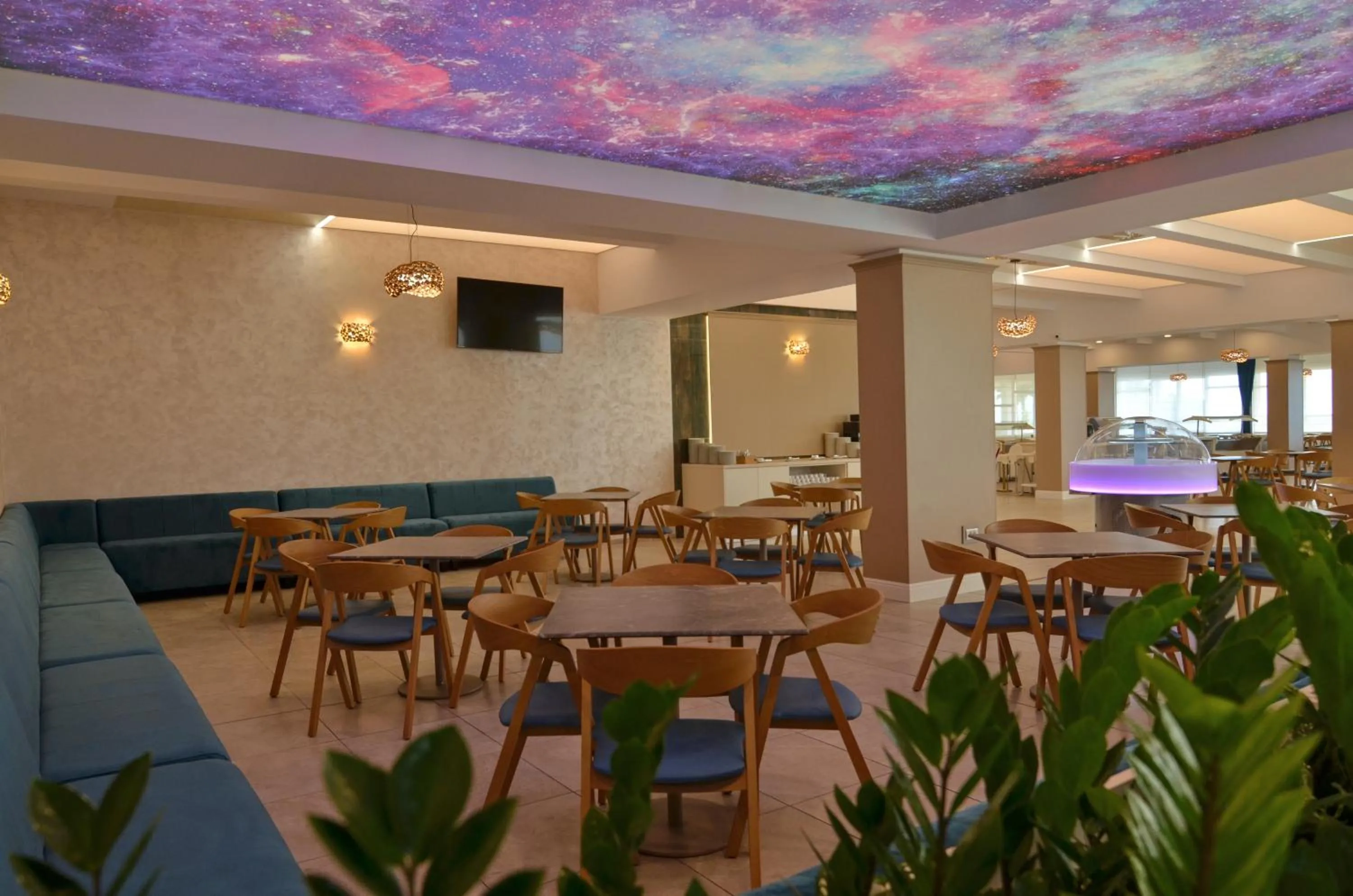 Restaurant/places to eat in Hotel Opal