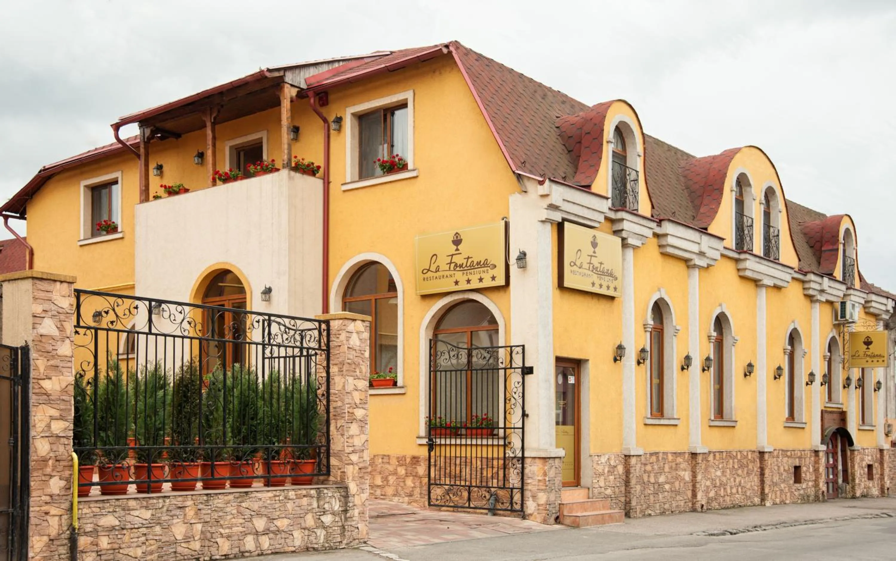 Facade/entrance in Pension La Fontana