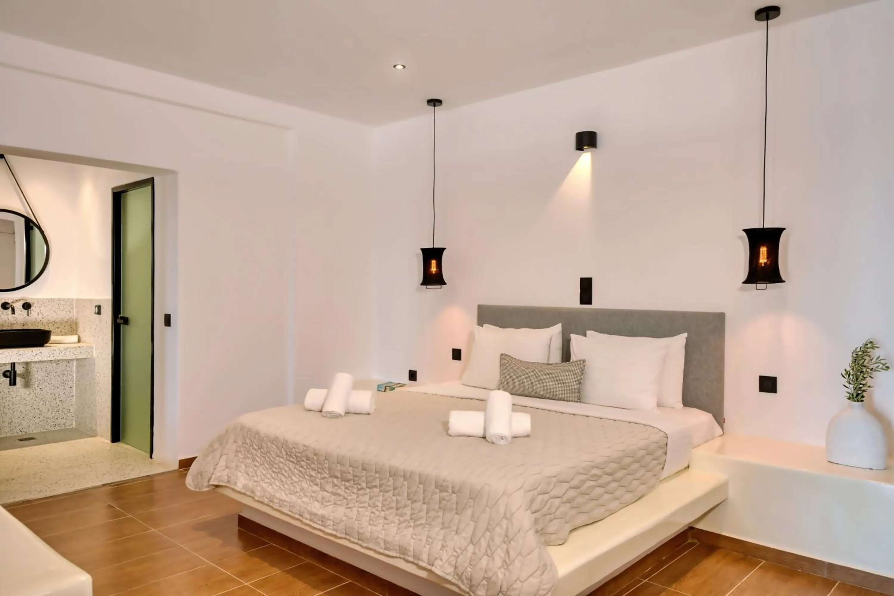 Bed in Splendour Hotel and Suites