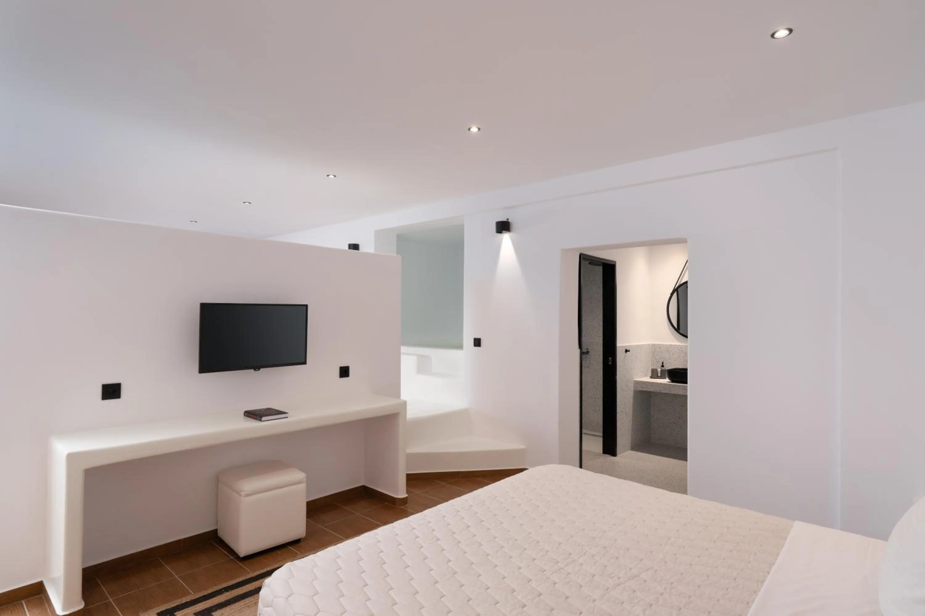 TV and multimedia, Bed in Splendour Hotel and Suites