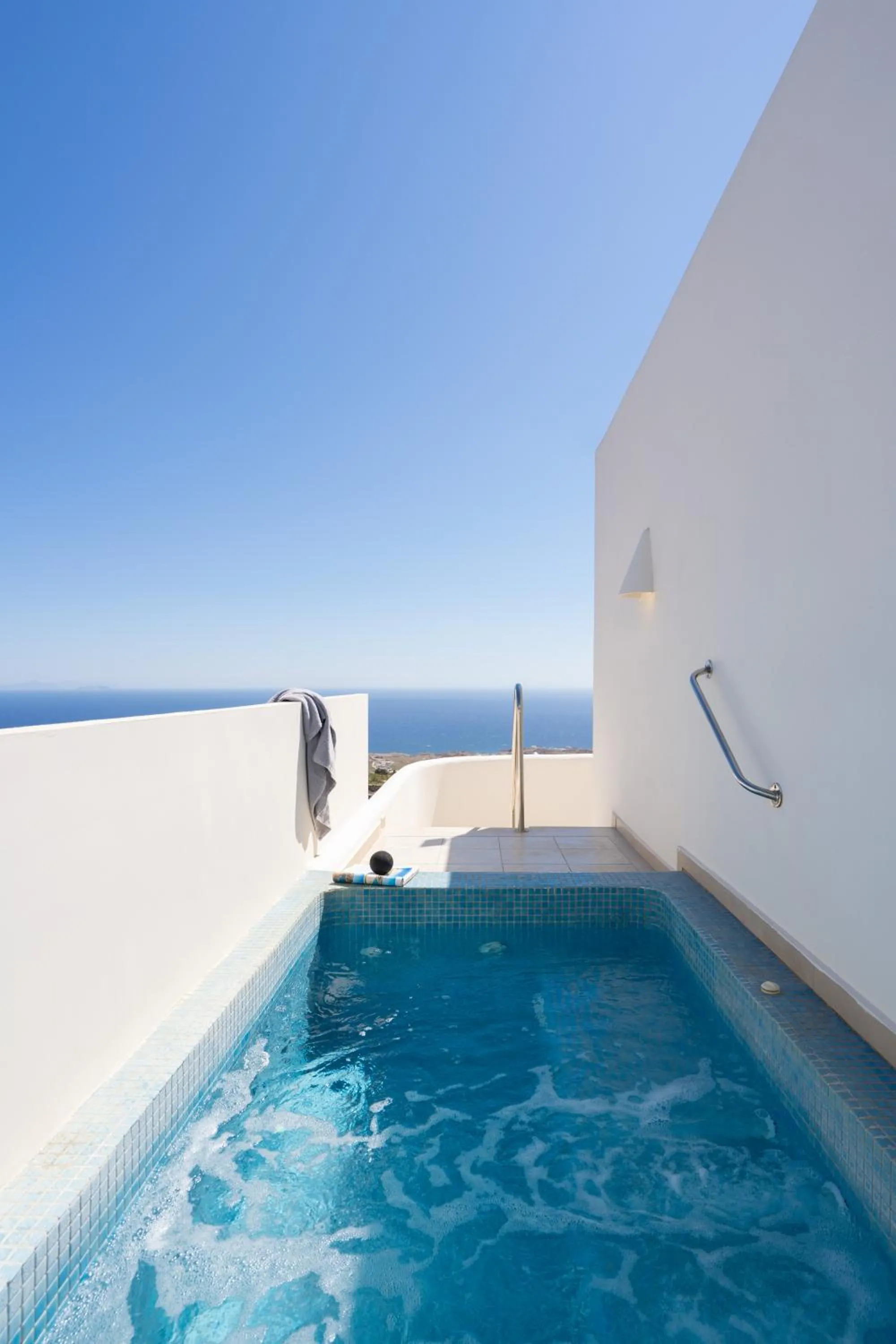 Hot Tub in Splendour Hotel and Suites