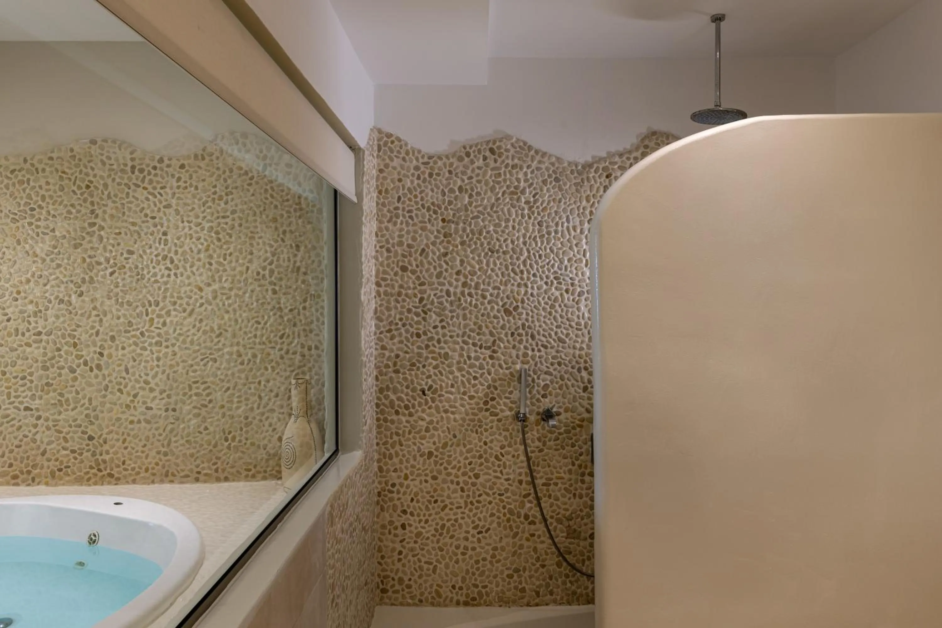 Bathroom in Splendour Hotel and Suites