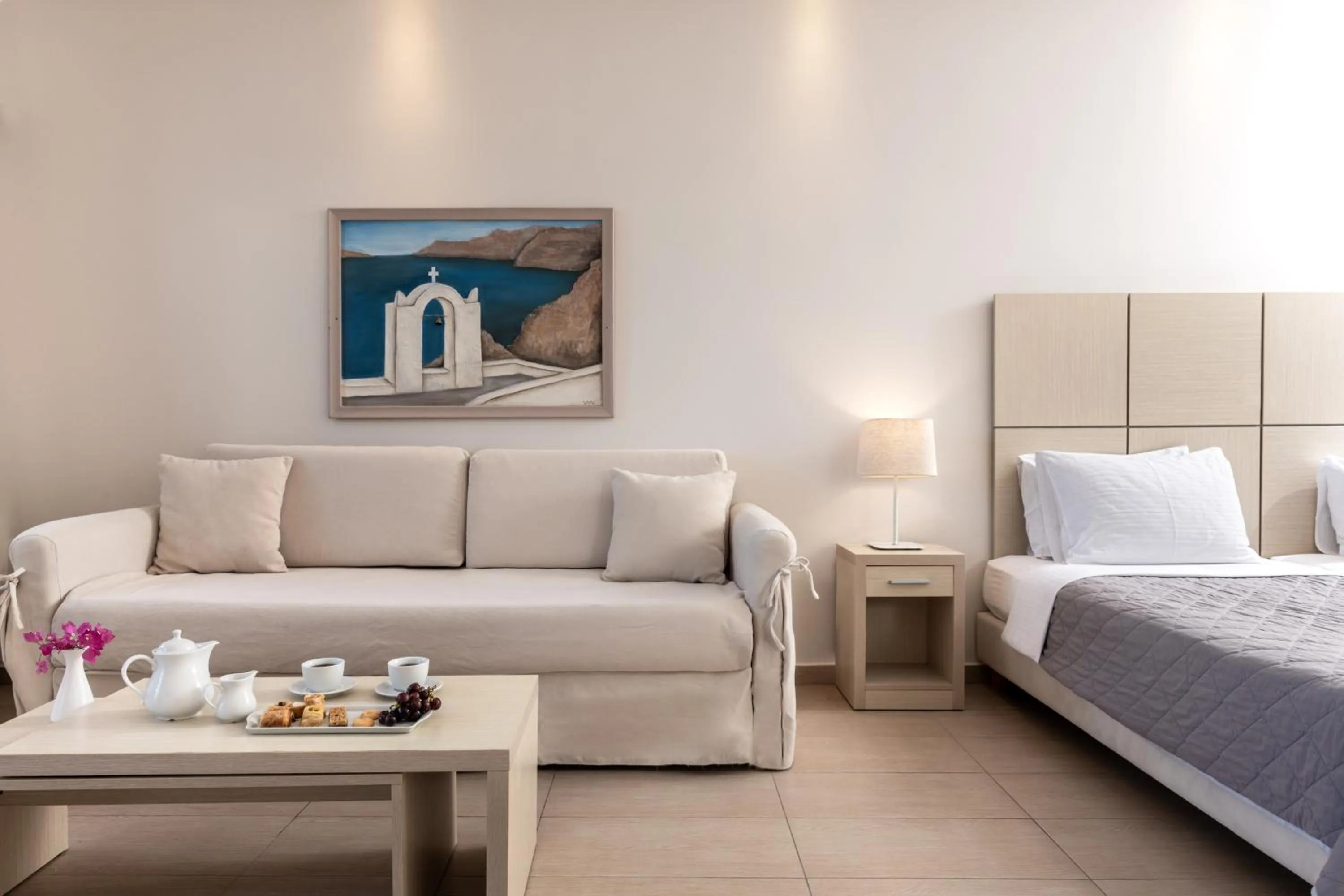 Living room, Bed in Splendour Hotel and Suites