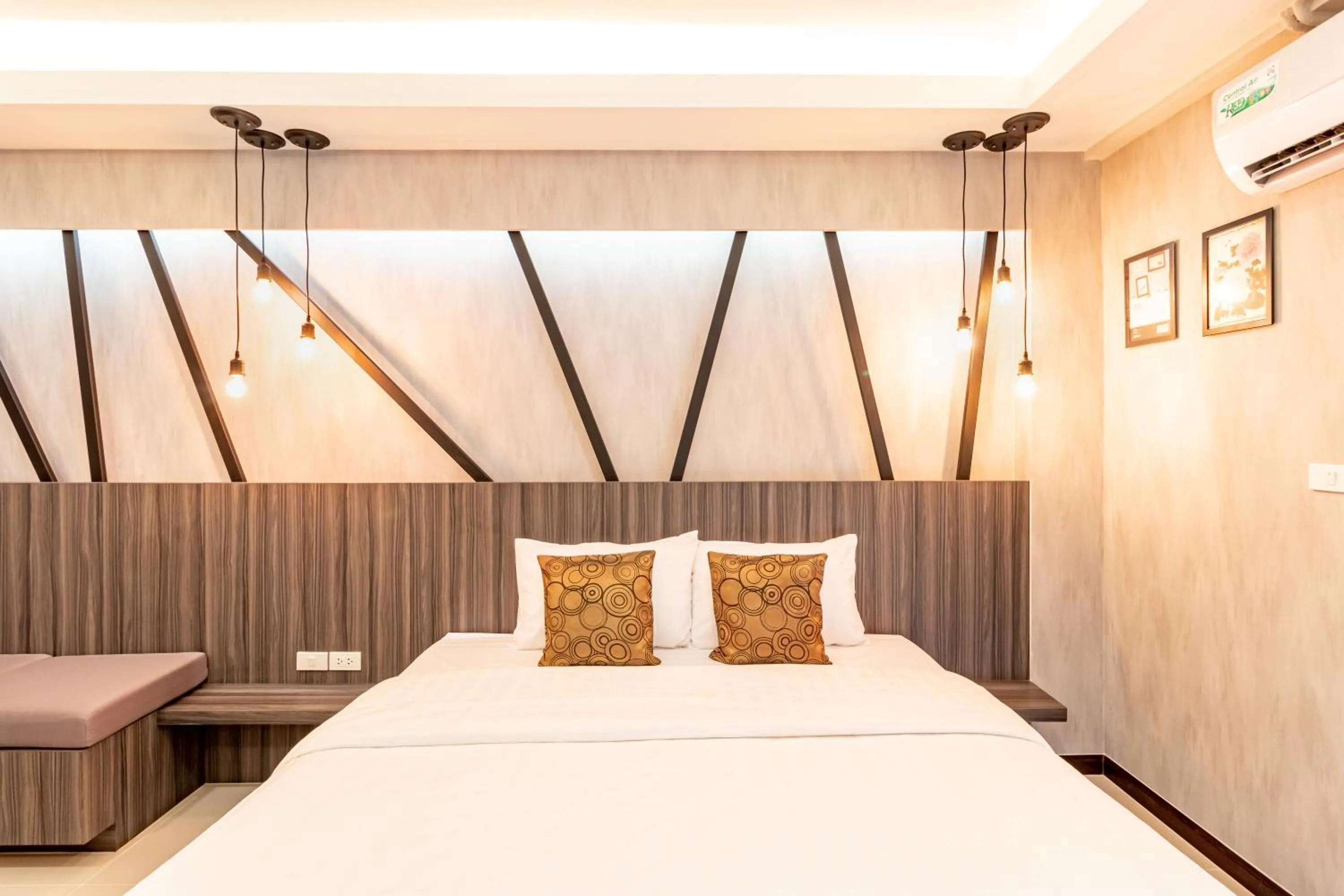 Bedroom, Bed in Tree Place