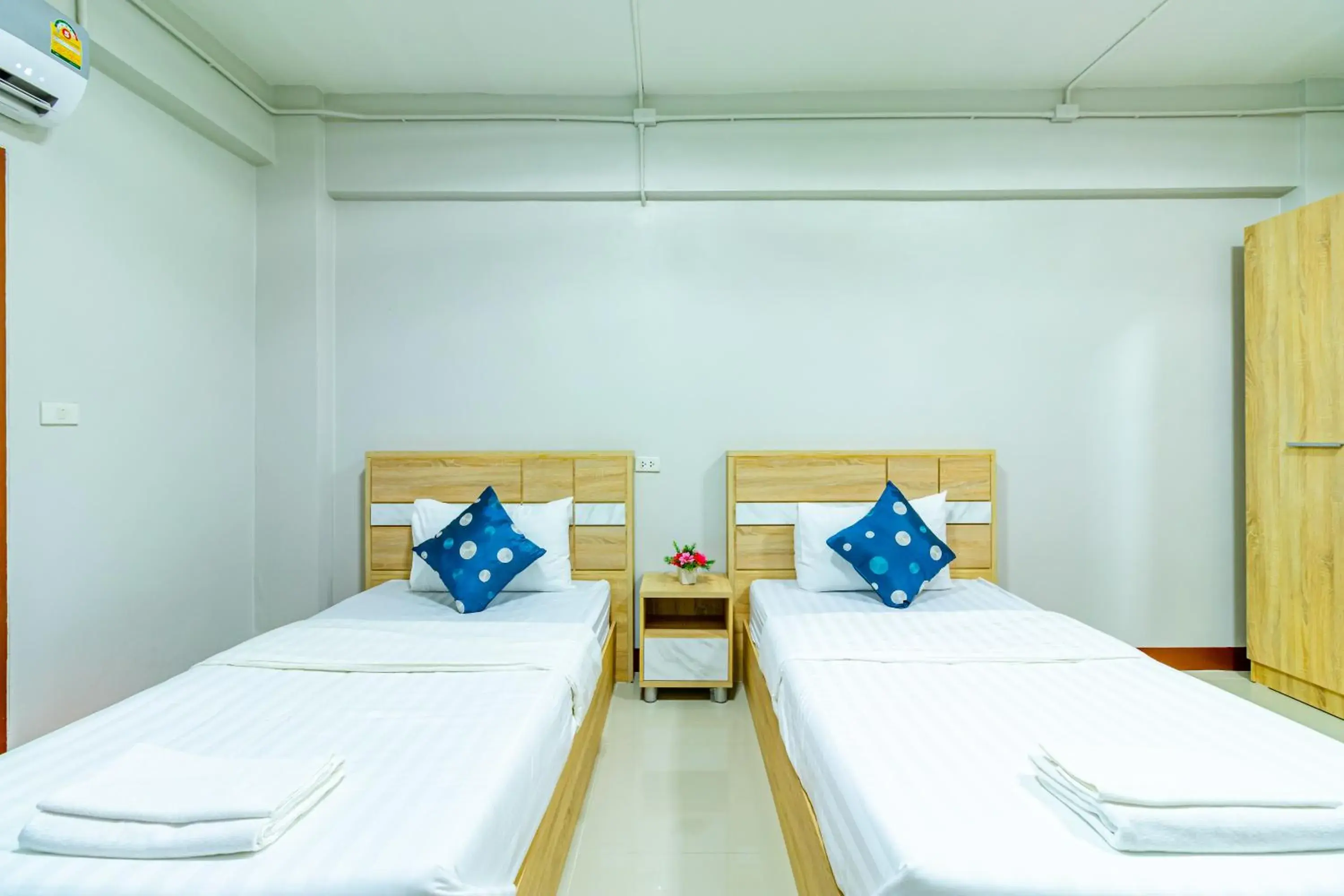 Bed in Tree Place Bed in Tree Place