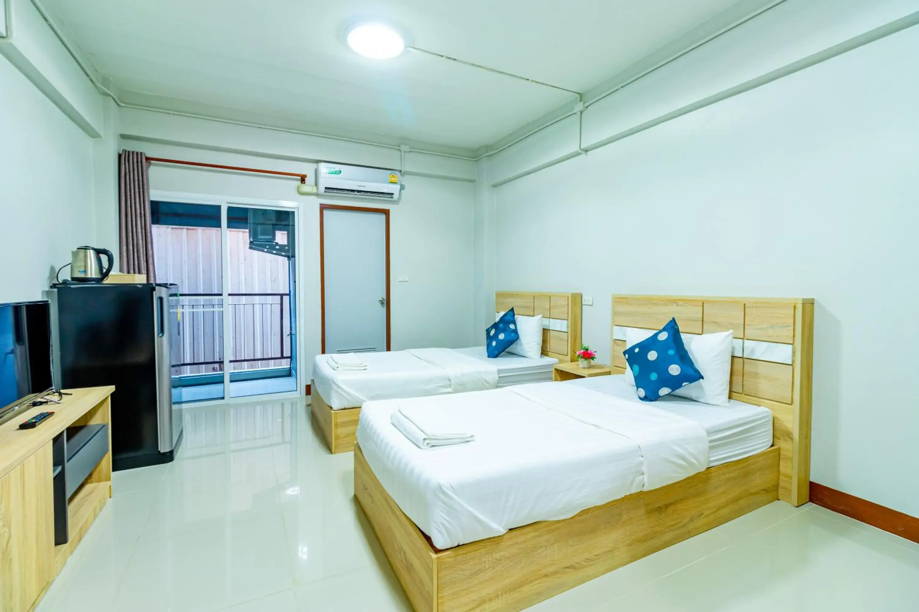 Photo of the whole room, Bed in Tree Place Photo of the whole room, Bed in Tree Place