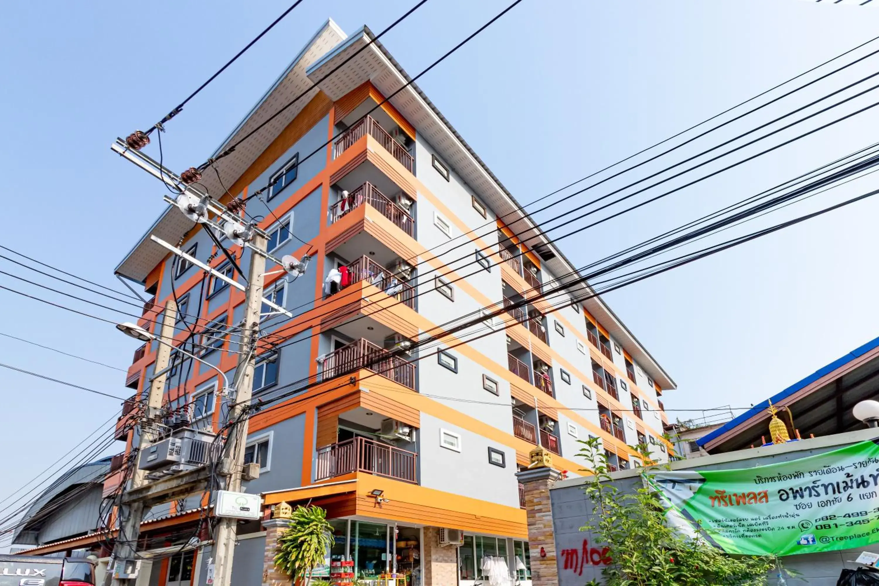 Property building in Tree Place Property building in Tree Place