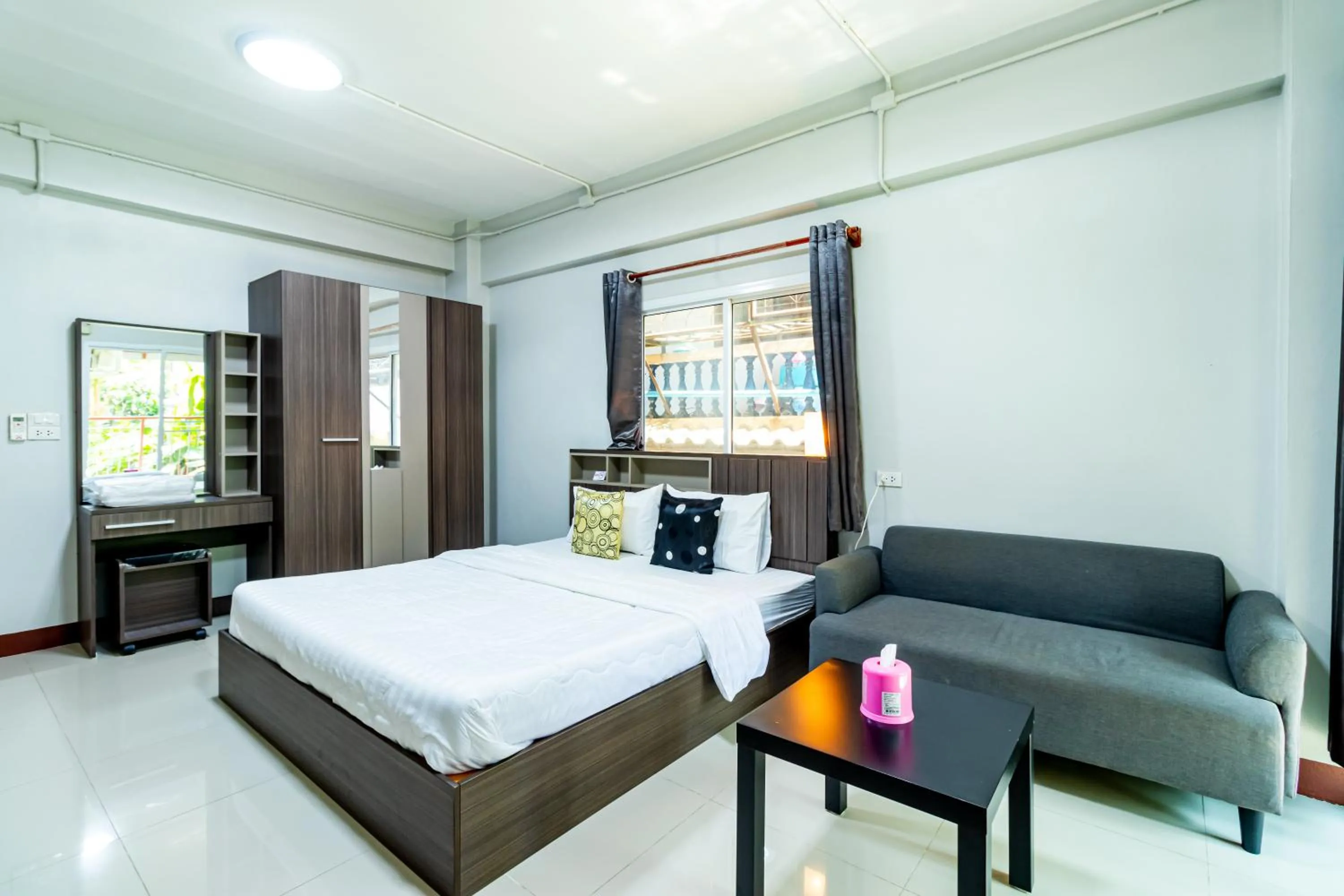 Photo of the whole room, Bed in Tree Place