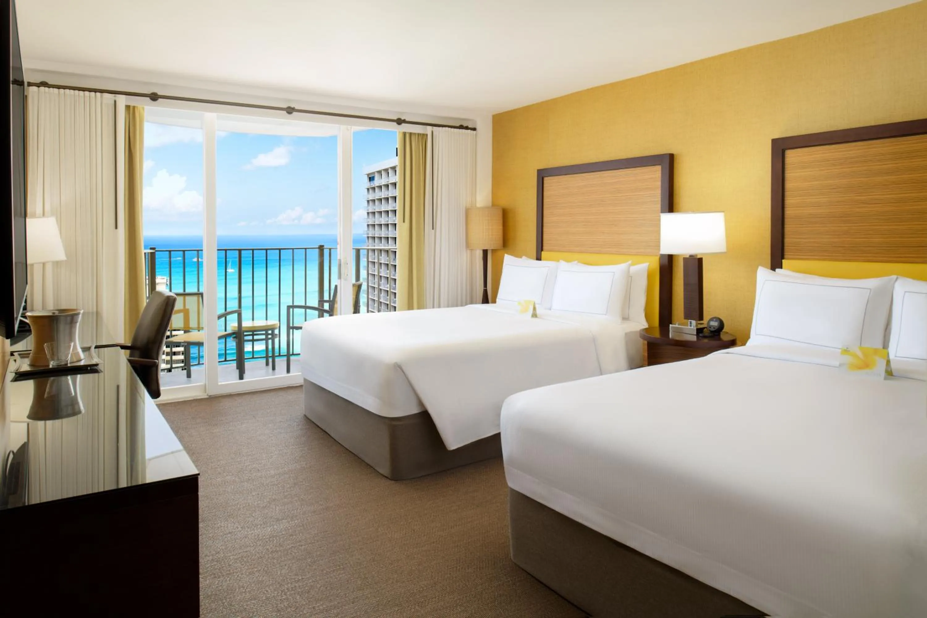 Photo of the whole room, Bed in Hilton Waikiki Beach Resort & Spa