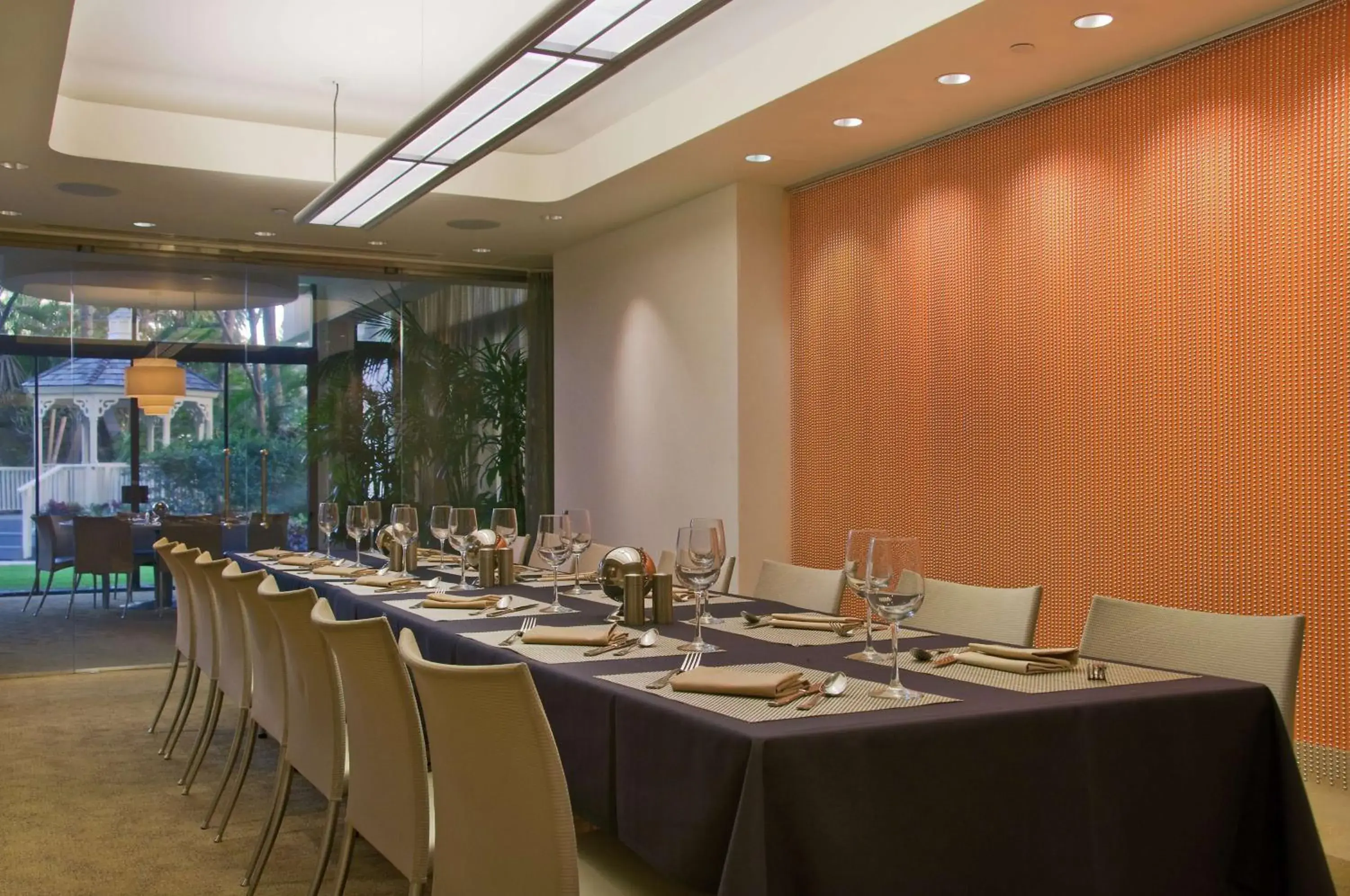 Restaurant/places to eat in Hilton Waikiki Beach Resort & Spa Restaurant/places to eat in Hilton Waikiki Beach Resort & Spa