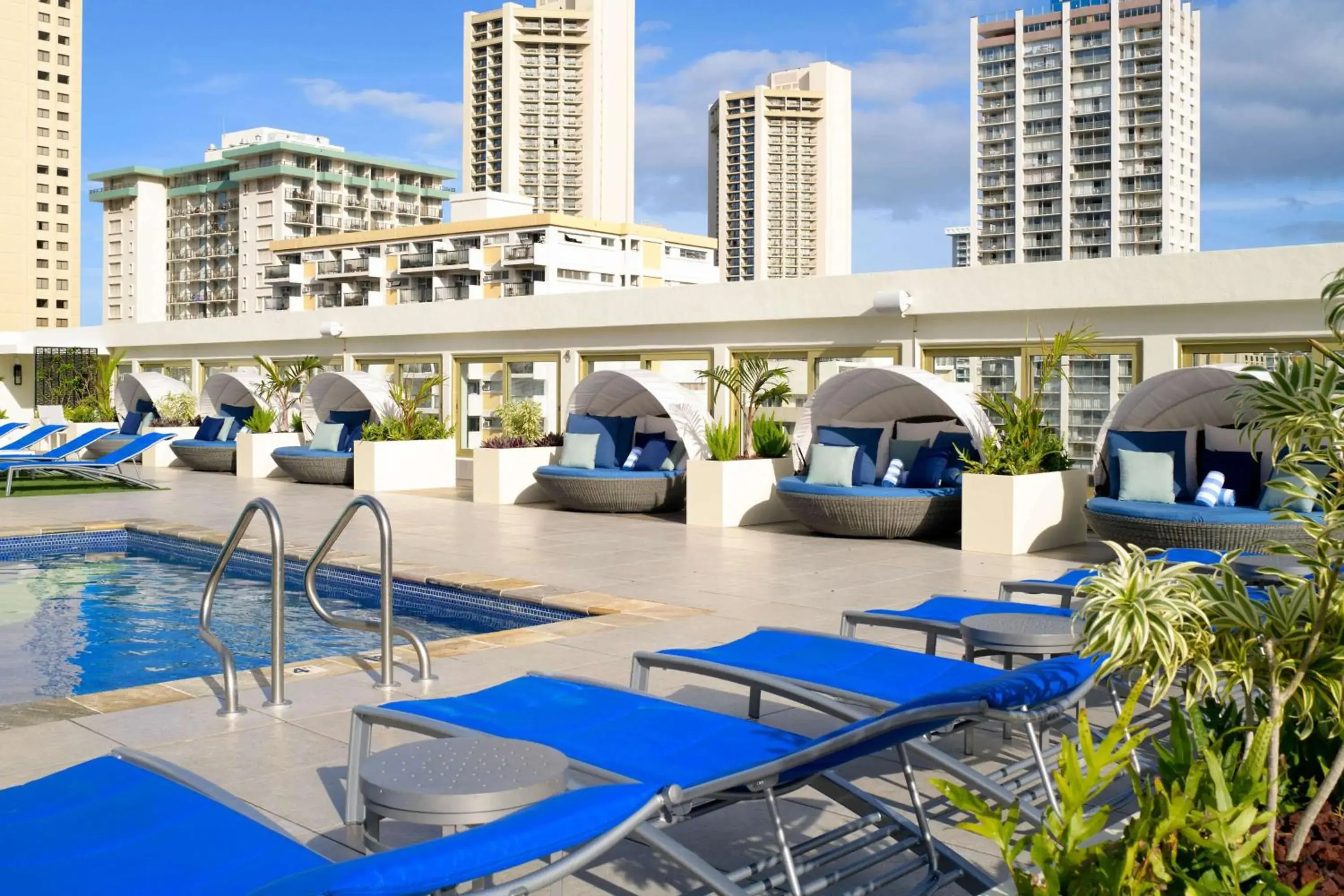 Pool view in Hilton Waikiki Beach Resort & Spa Pool view in Hilton Waikiki Beach Resort & Spa