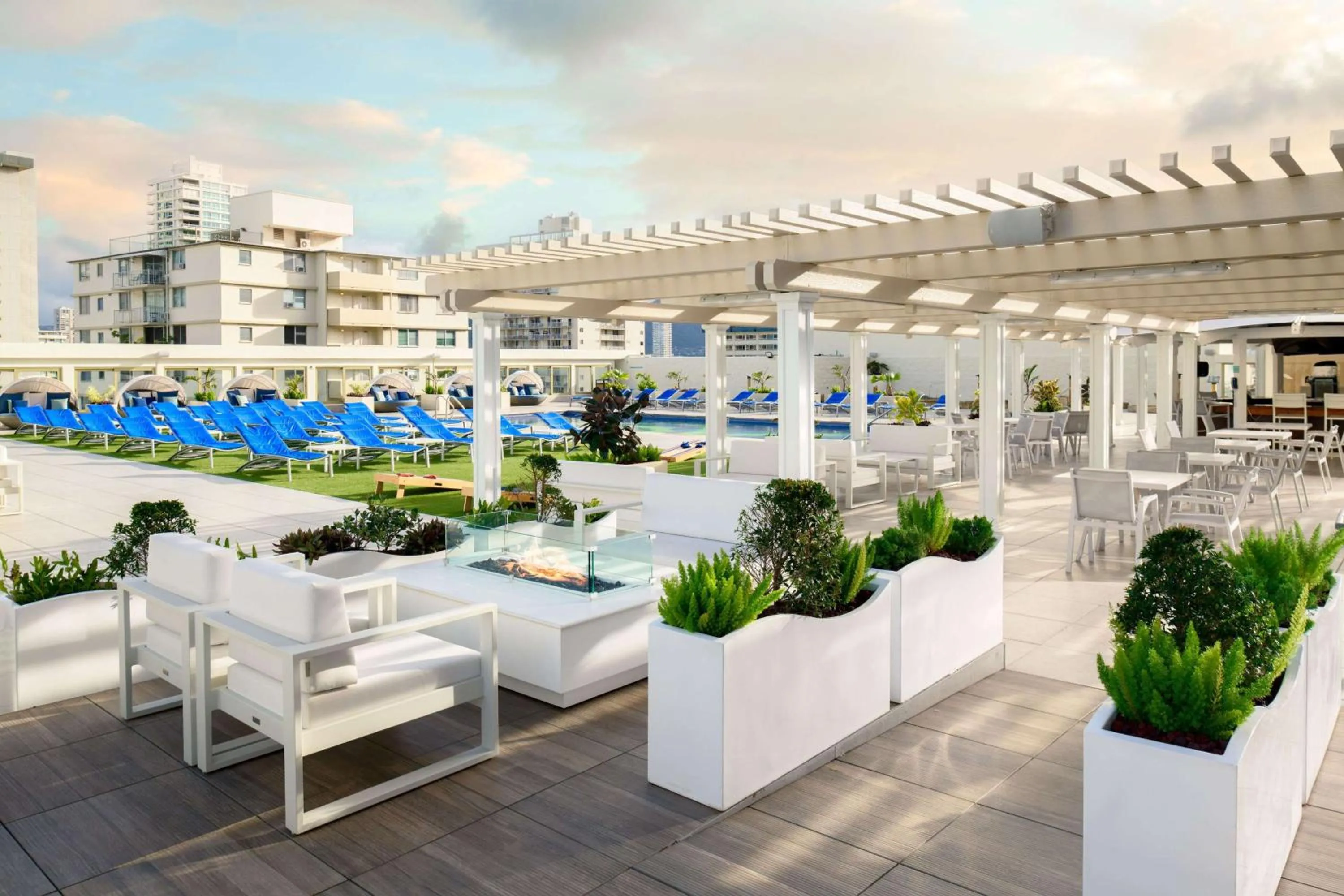 Patio in Hilton Waikiki Beach Resort & Spa