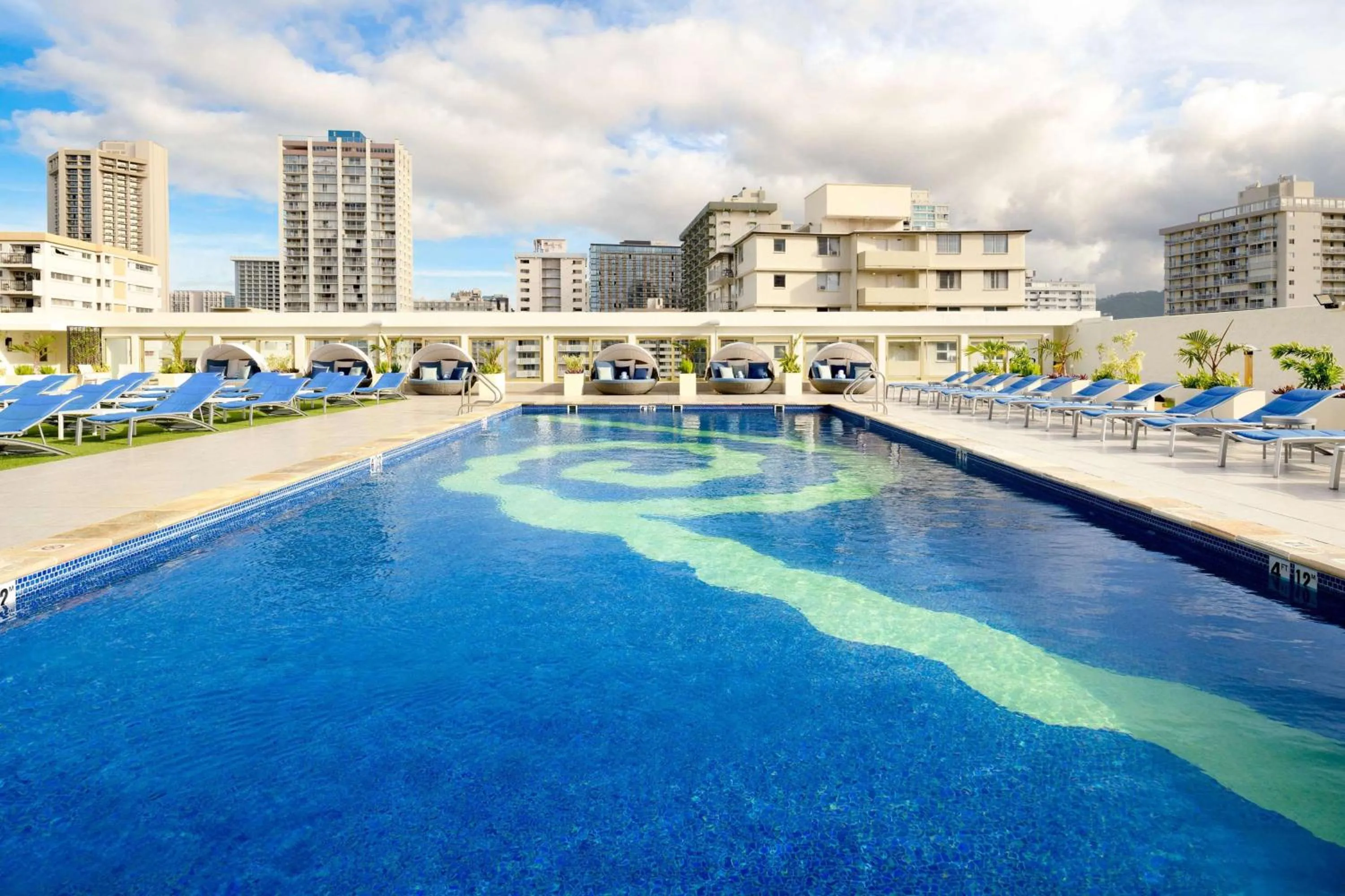 Pool view in Hilton Waikiki Beach Resort & Spa