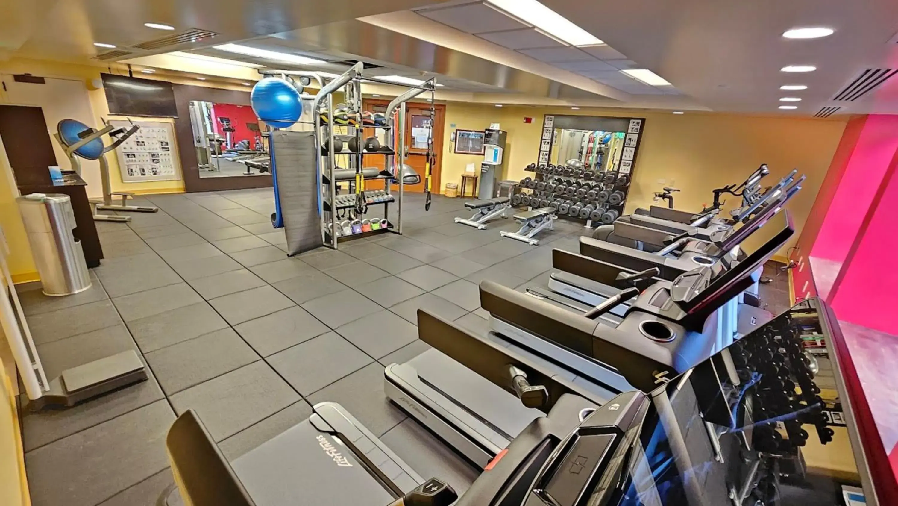 Fitness centre/facilities in Hilton Waikiki Beach Resort & Spa Fitness centre/facilities in Hilton Waikiki Beach Resort & Spa
