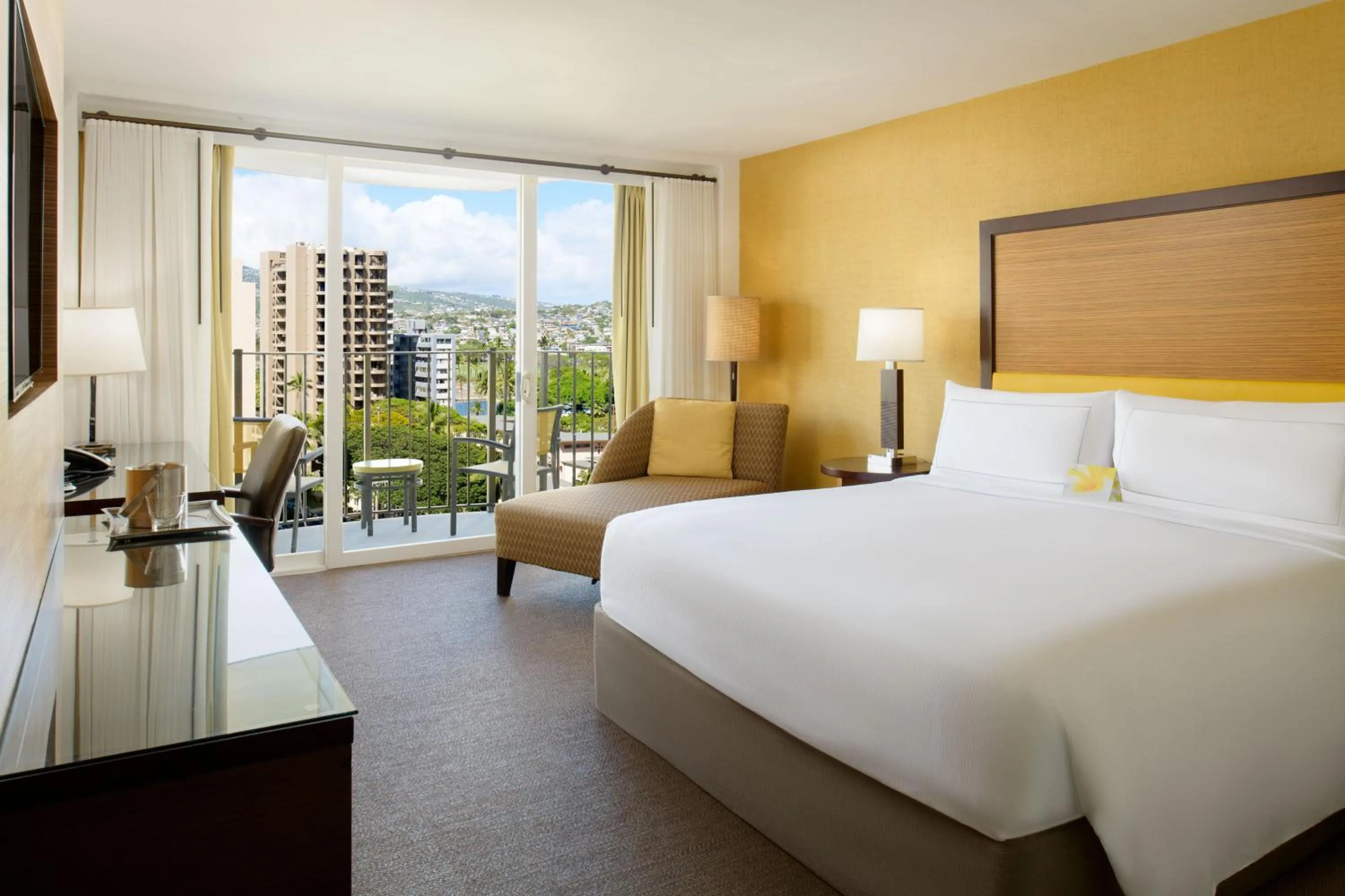 View (from property/room), Bed in Hilton Waikiki Beach Resort & Spa