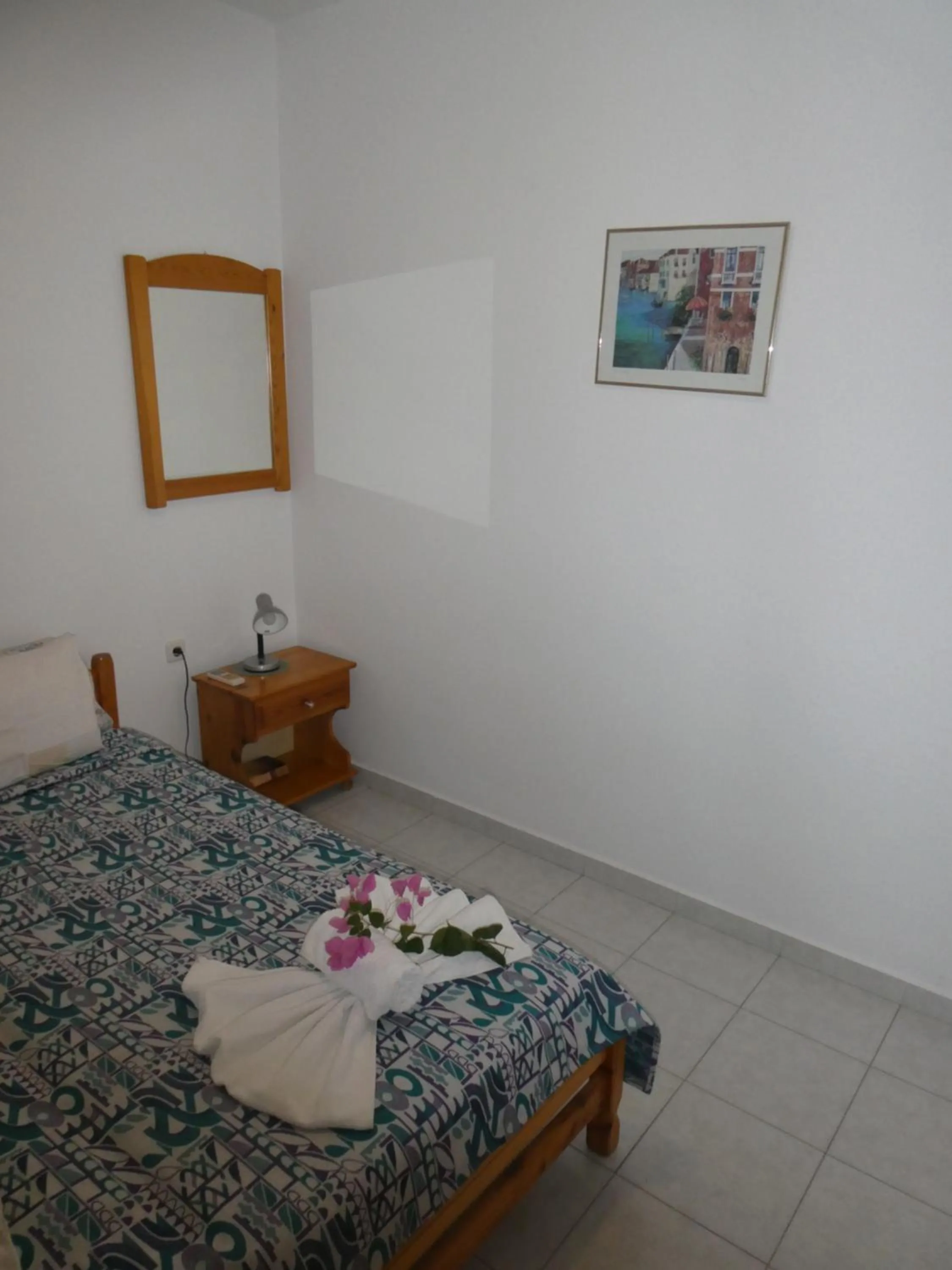 Bedroom, Bed in Castle View Apartments
