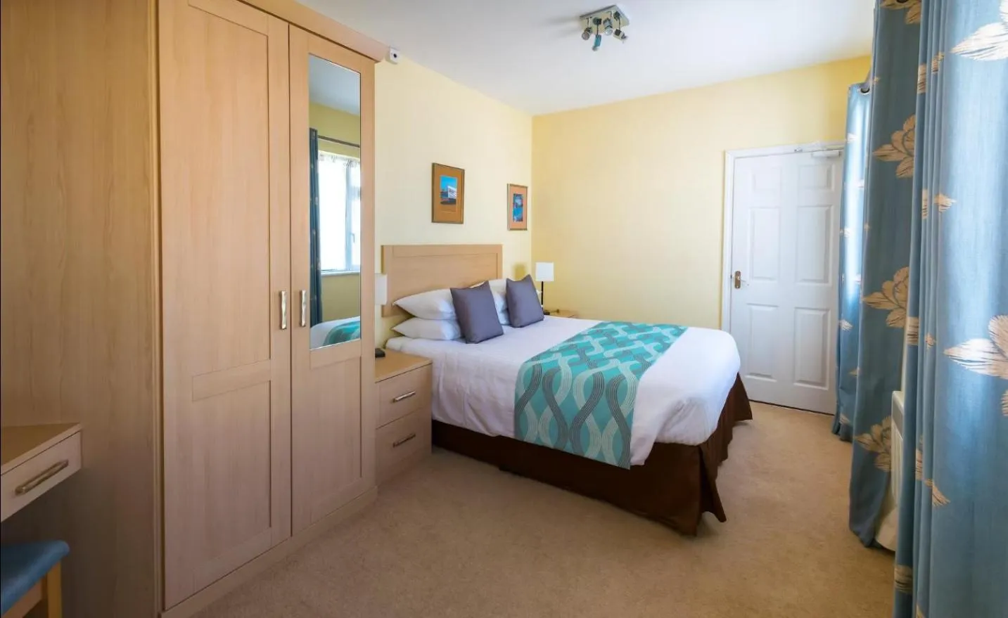 Bedroom, Bed in Biarritz Hotel